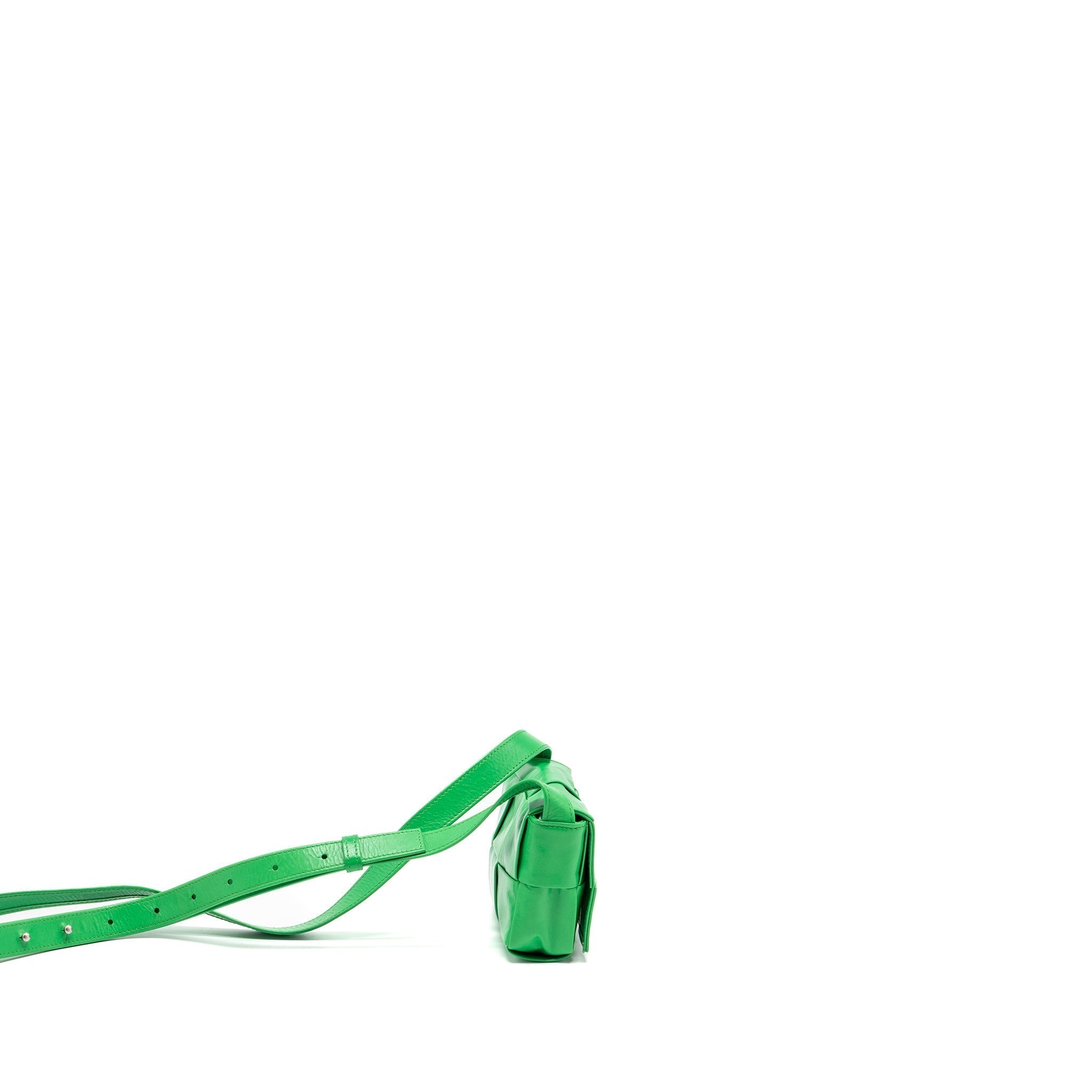 bottega-veneta-intreccio-cassette-mini-bag-lambskin-green