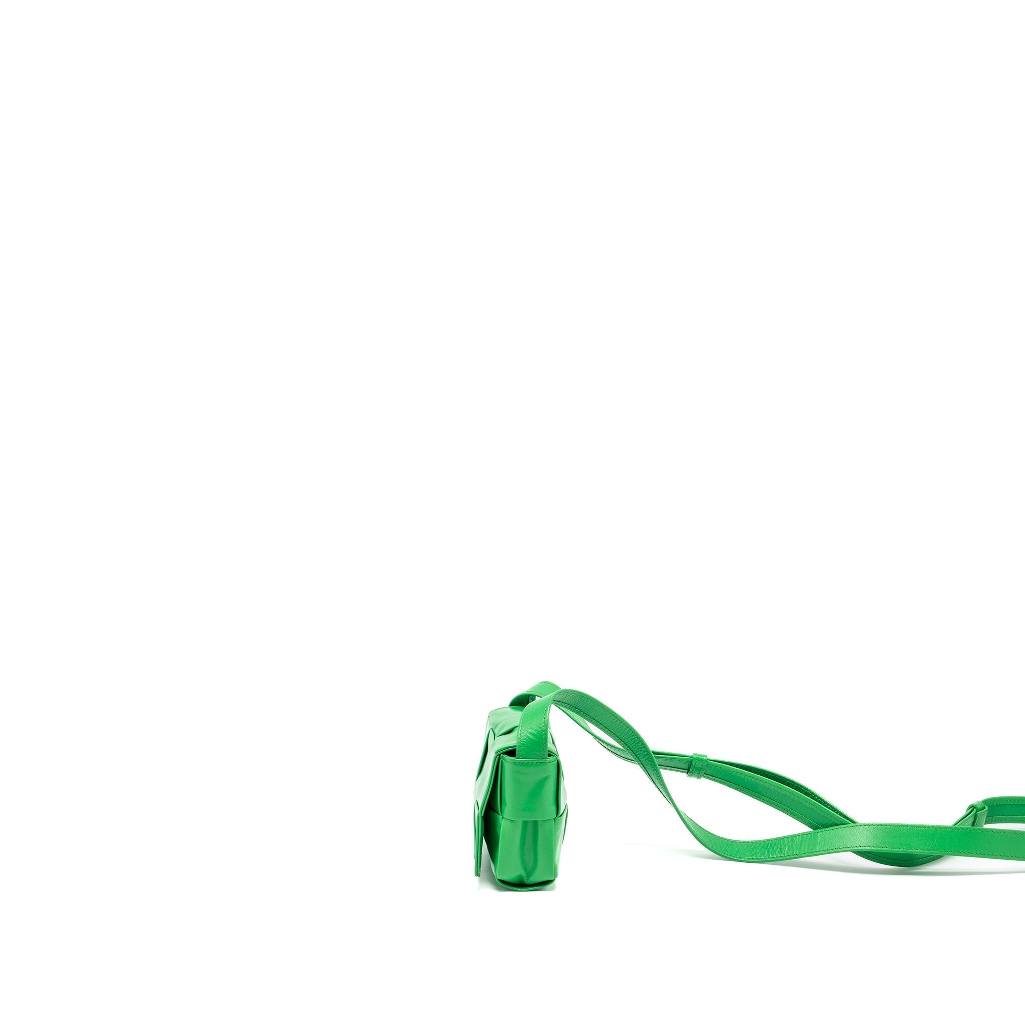 bottega-veneta-intreccio-cassette-mini-bag-lambskin-green