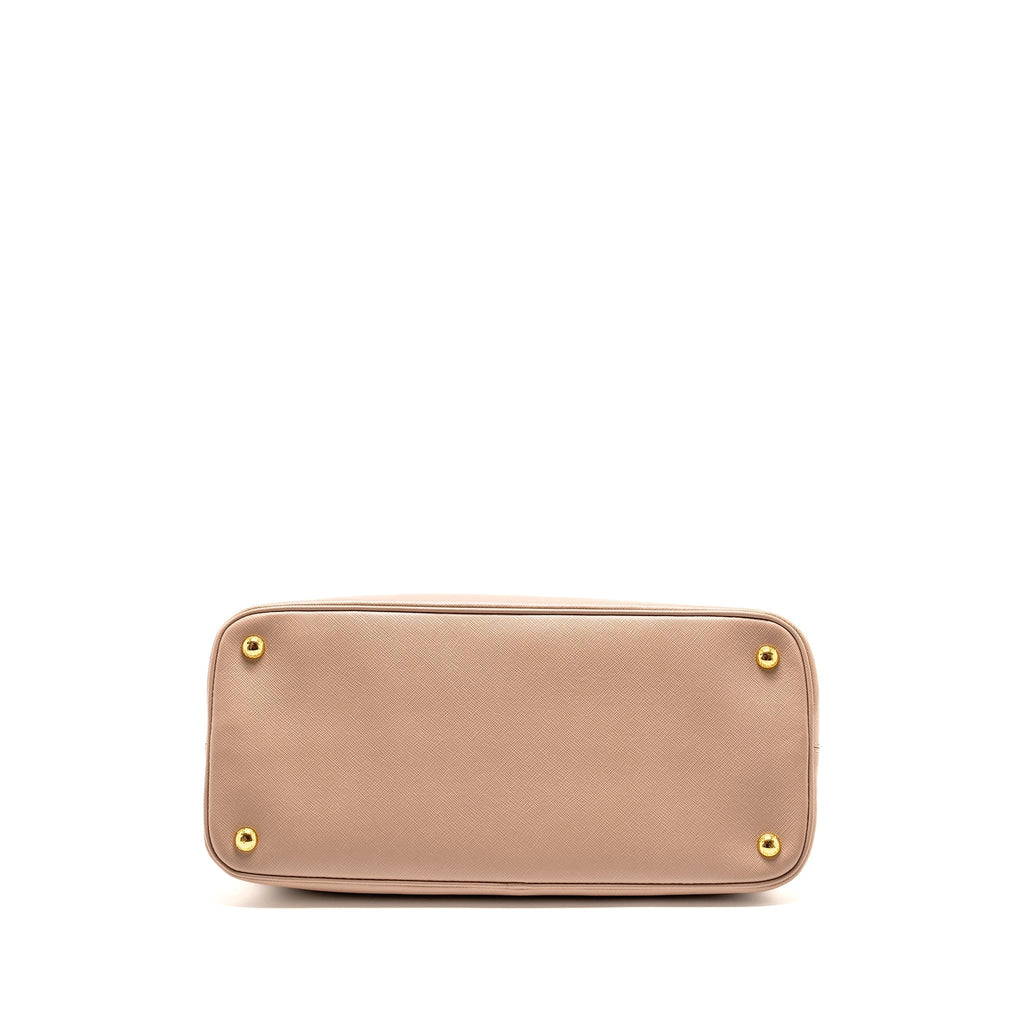 prada-saffiano-vernice-promenade-dome-tote-leather-beige