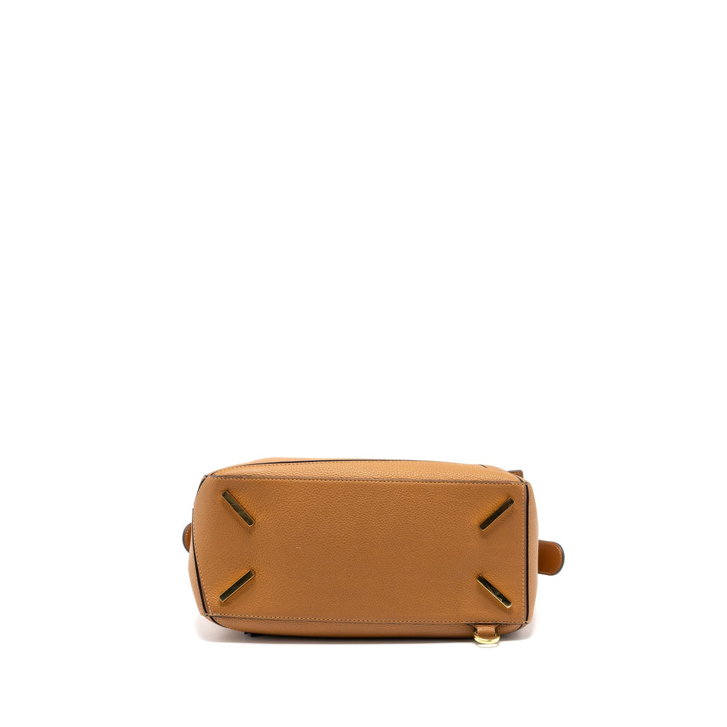 loewe-puzzle-bag-in-grained-calfskin-gold-ghw