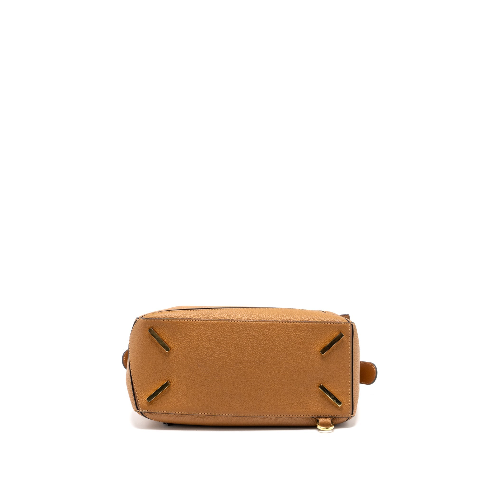 loewe-puzzle-bag-in-grained-calfskin-gold-ghw
