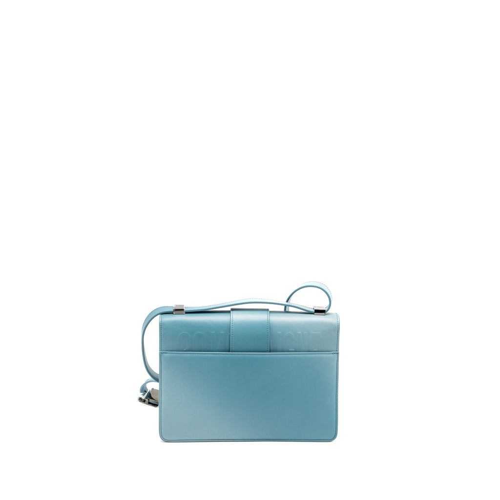 dior-30-montaigne-medium-flap-bag-calfskin-gradient-blue-with-black-hardware-copy
