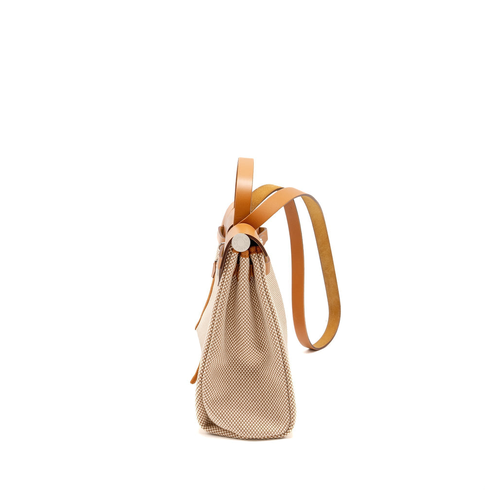 hermes-herbag-31-zip-bag-toile-criss-viking-vache-hunter-leather-ecru-beige-nature-nature-shw-stamp-y