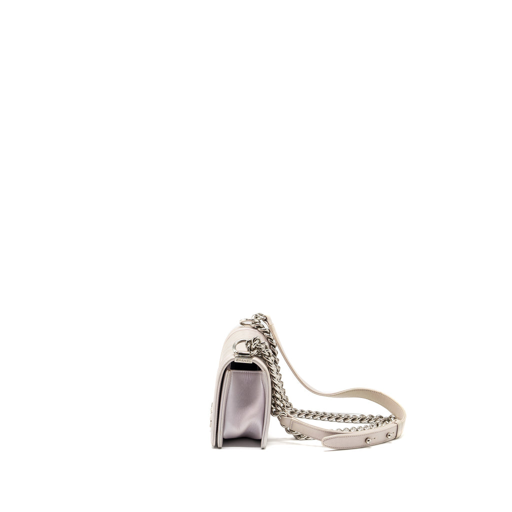 chanel-small-chevron-boy-bag-lambskin-iridescent-light-purple-shw
