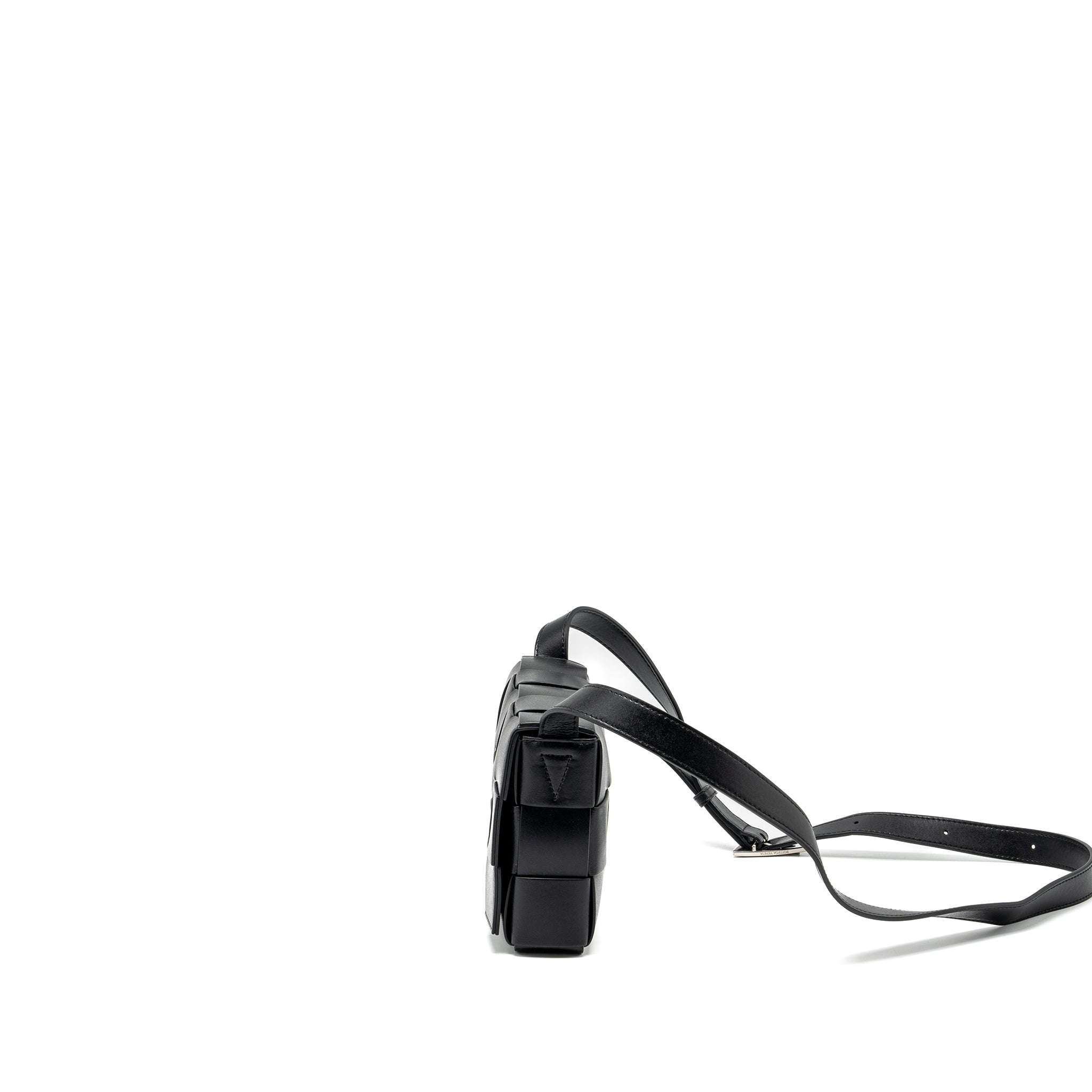 bottega-veneta-small-cassette-leather-black-shw