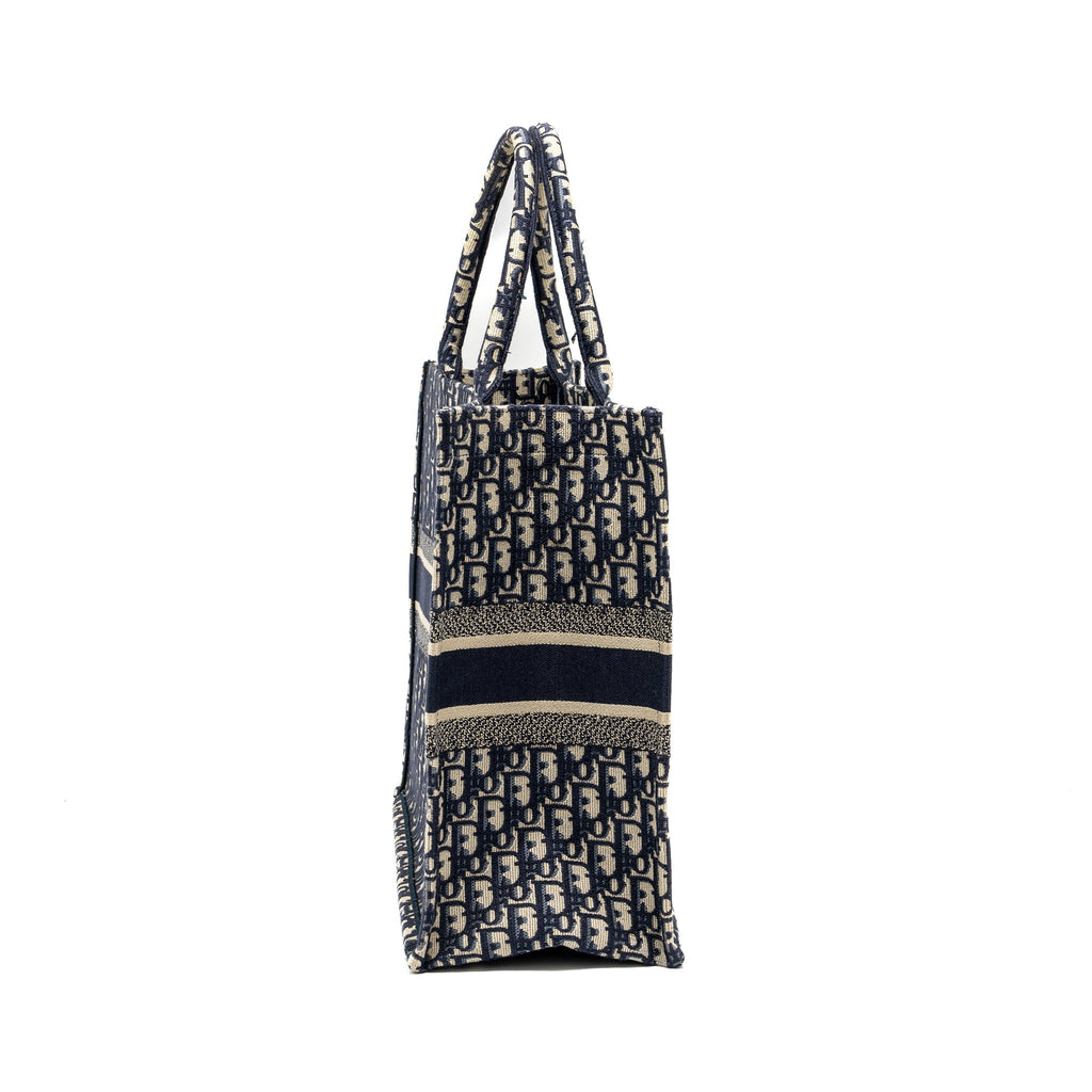 dior-large-book-tote-blue-dior-oblique-embroidery-1