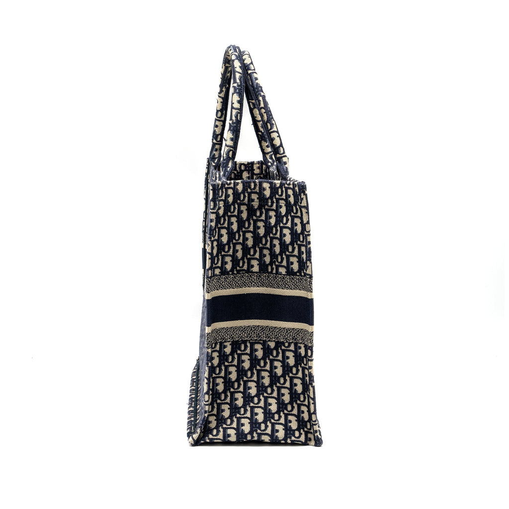 dior-large-book-tote-blue-dior-oblique-embroidery-1