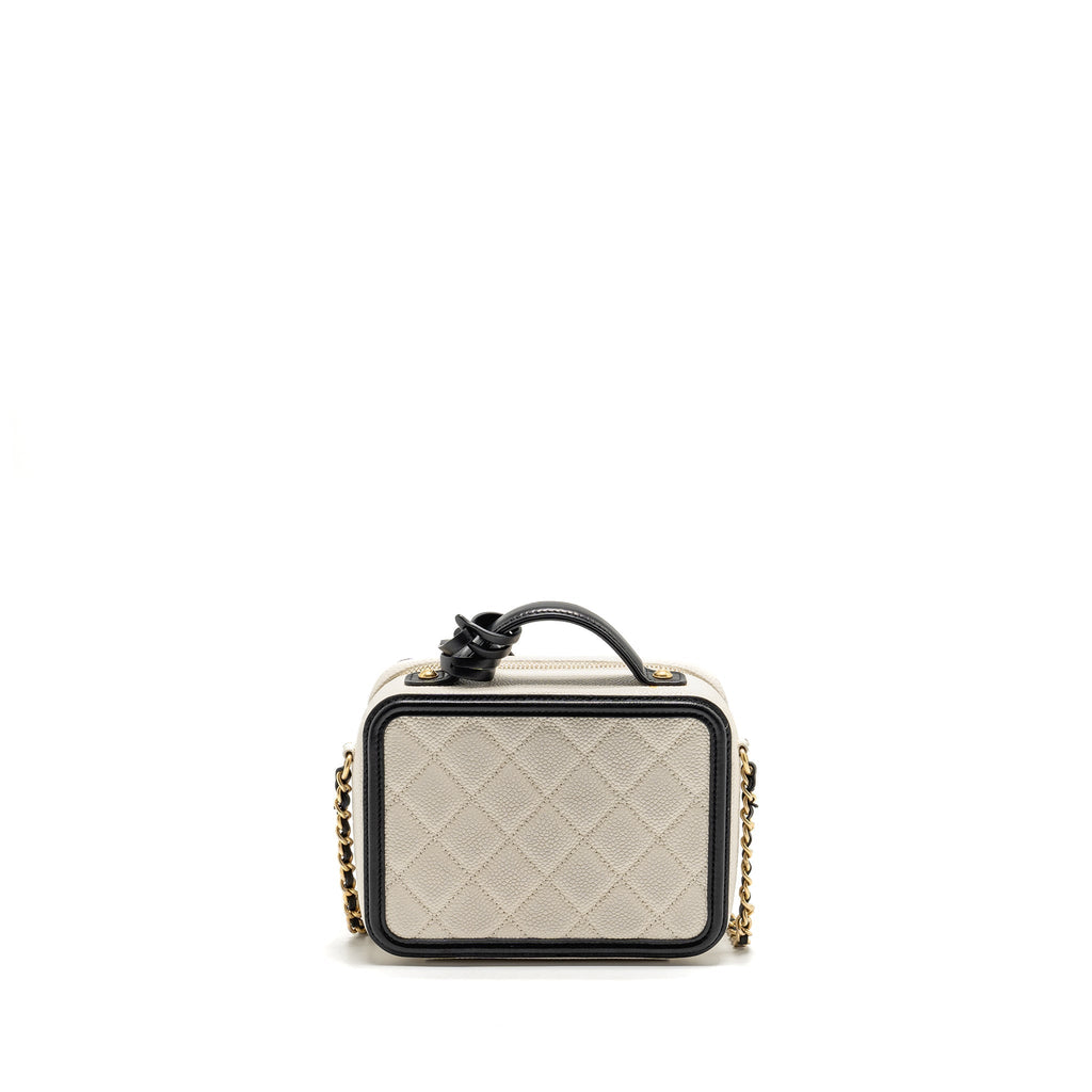 chanel-cc-filigree-vanity-case-caviar-white-black