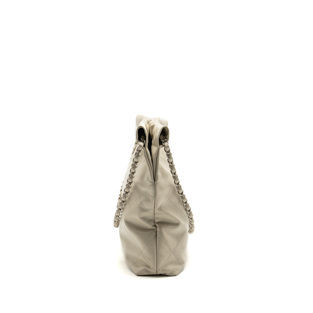 chanel-small-22-shiny-calfskin-light-grey-shw-microchip
