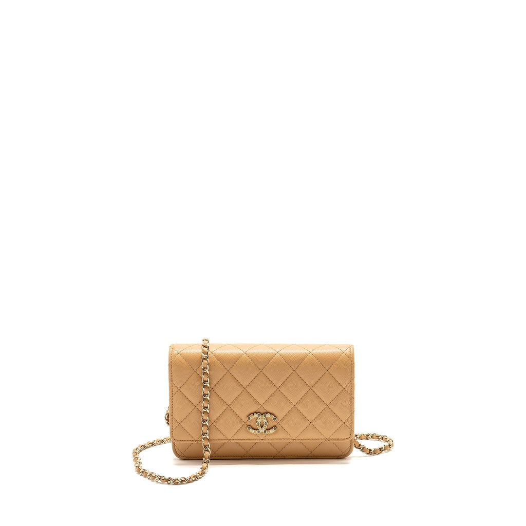 chanel-detailed-cc-classic-wallet-on-chain-caviar-beige-lghw-microchip