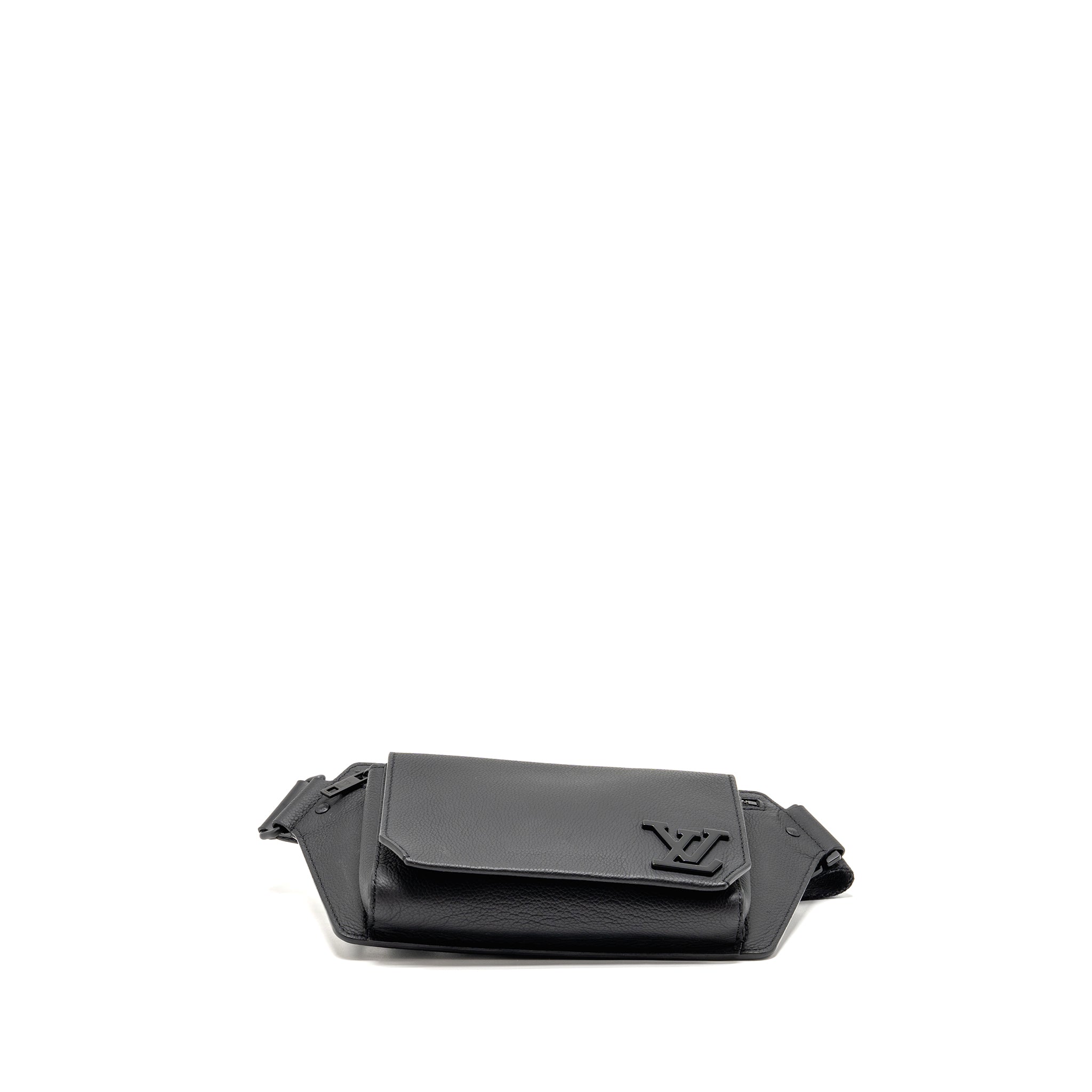 louis-vuitton-aerogram-takeoff-sling-black-grained-calfskin-black-hardware