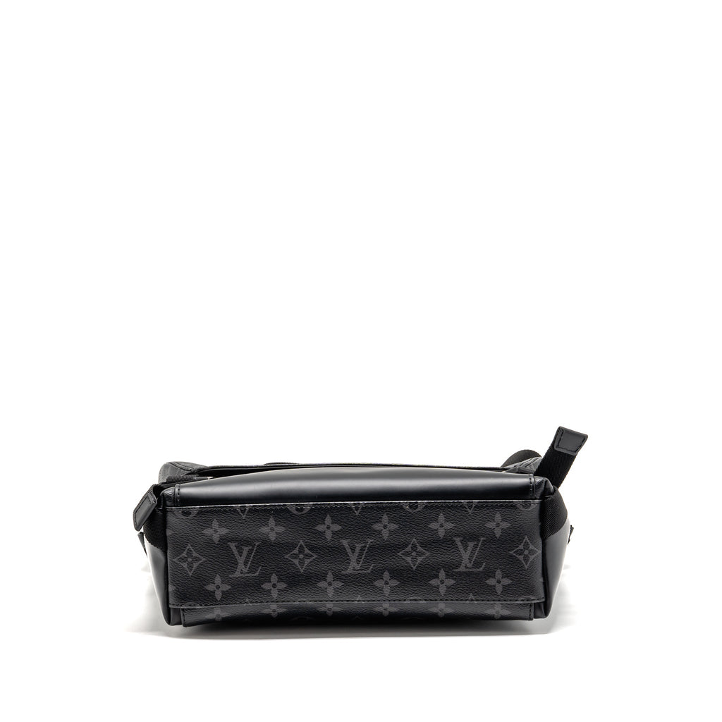 louis-vuitton-messenger-voyager-pm-monogram-canvas-black-shw