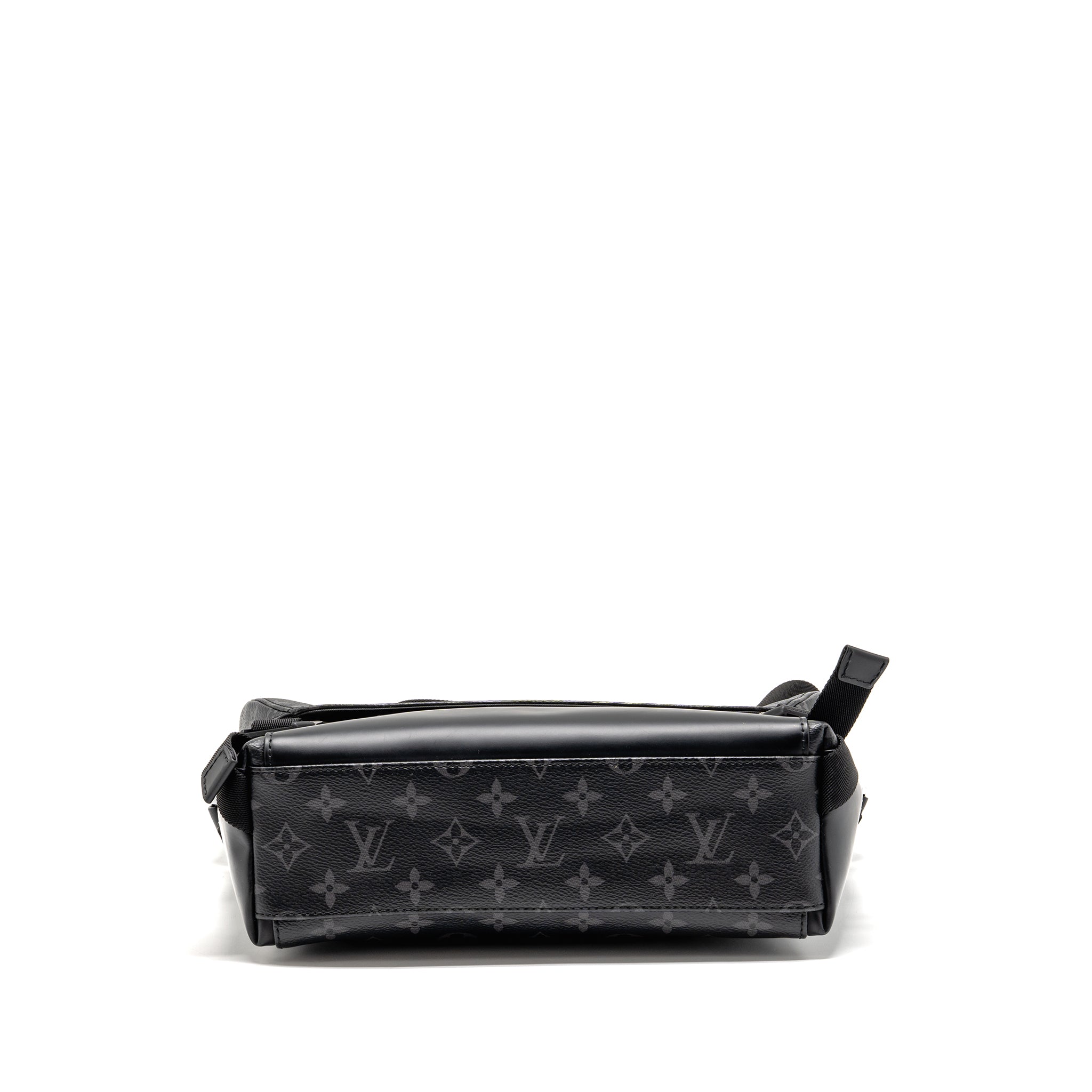 louis-vuitton-messenger-voyager-pm-monogram-canvas-black-shw