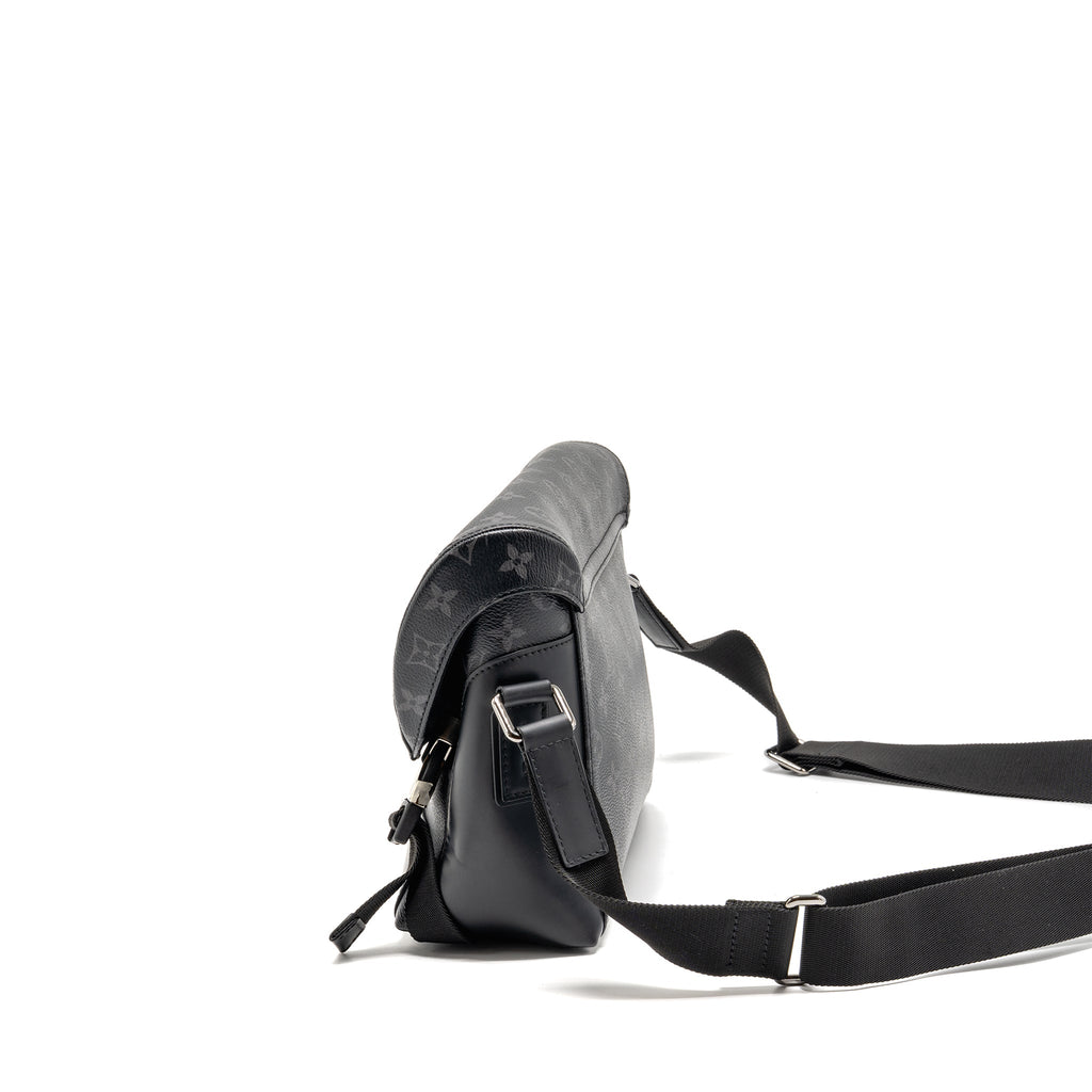 louis-vuitton-messenger-voyager-pm-monogram-canvas-black-shw