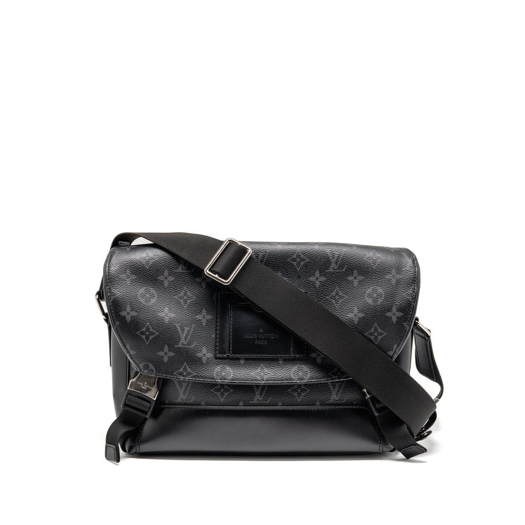 louis-vuitton-messenger-voyager-pm-monogram-canvas-black-shw