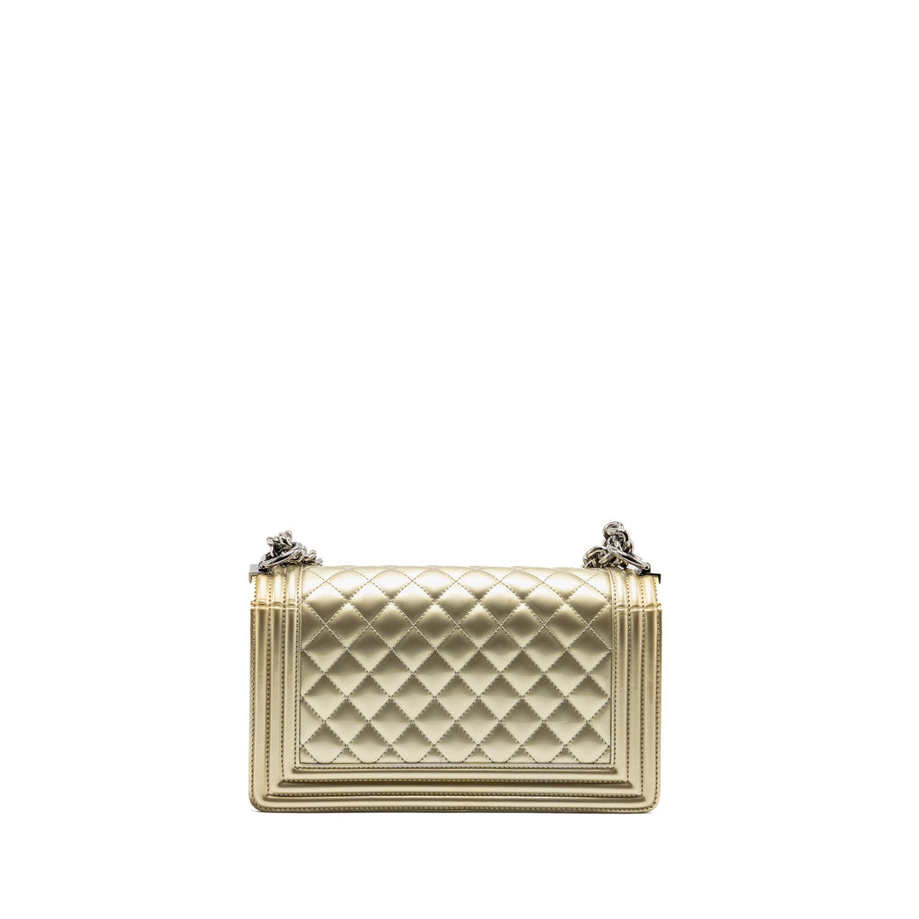 chanel-medium-boy-bag-metallic-patent-calfskin-metallic-lambskin-gold-silver-shw-copy