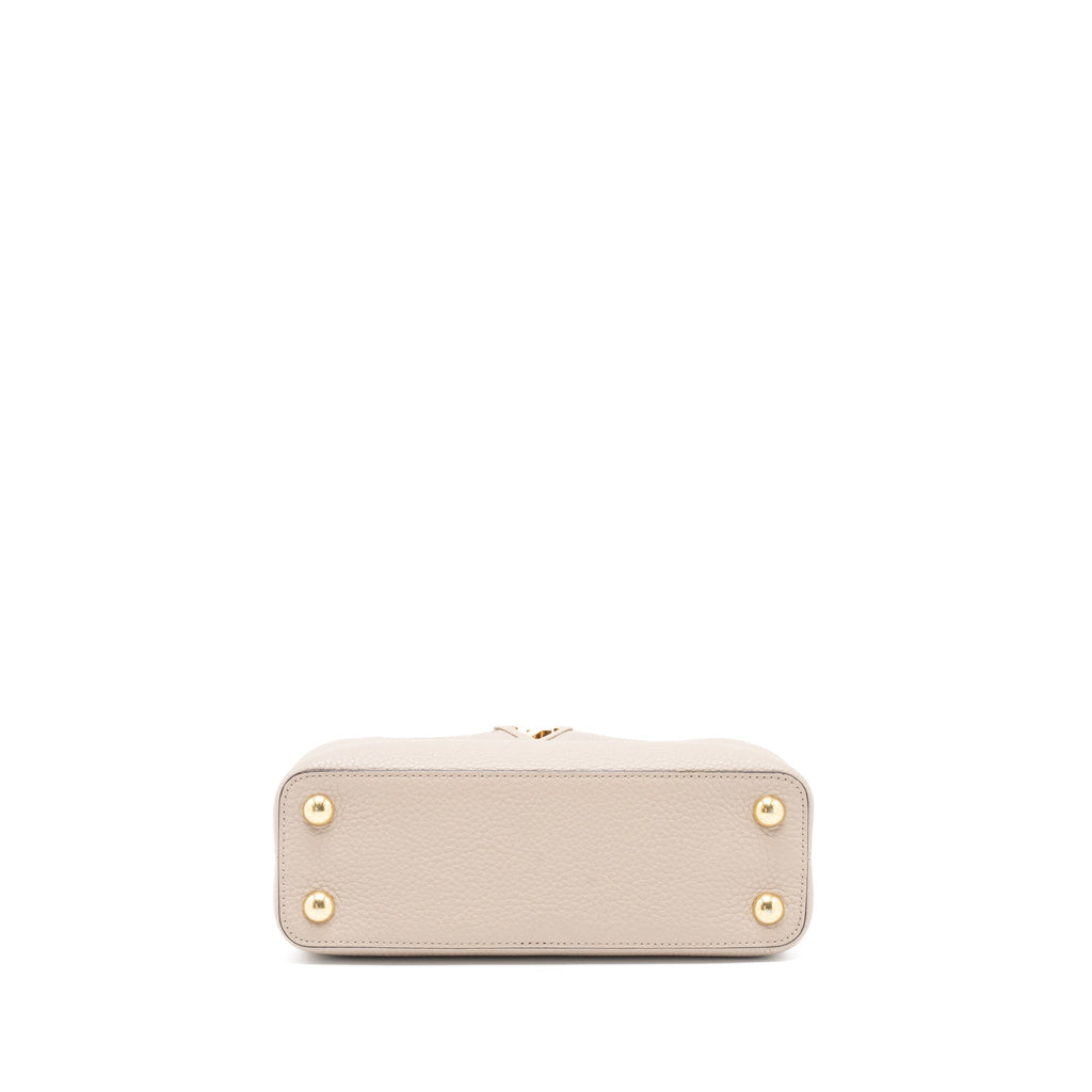 louis-vuitton-capucines-bb-taurillon-galet-ghw-1