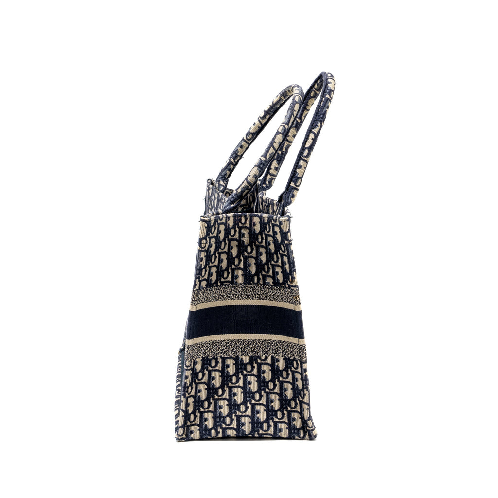 dior-medium-book-tote-dior-oblique-embroidery-blue