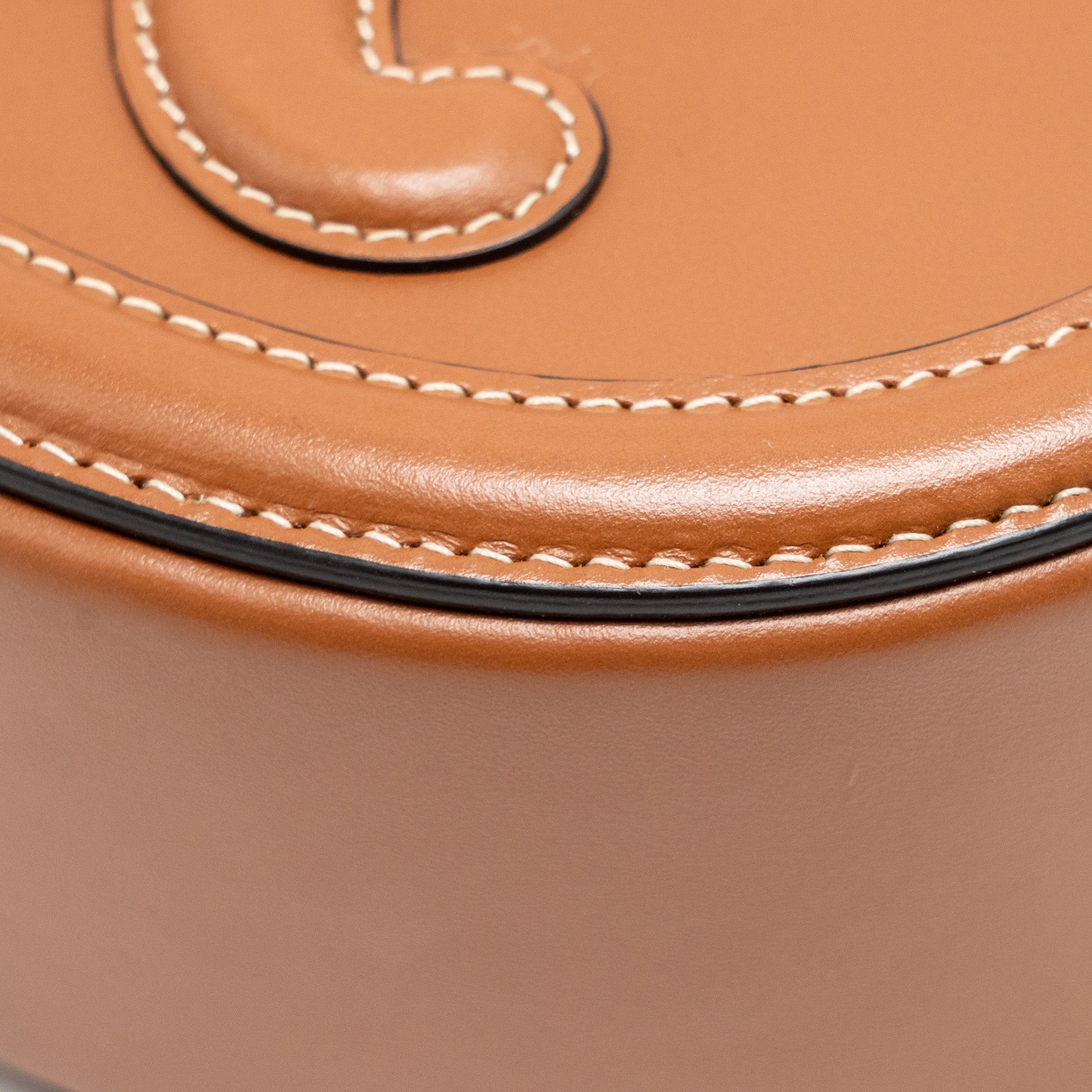 celine-oval-bag-triomphe-smooth-calfskin-tan-ghw