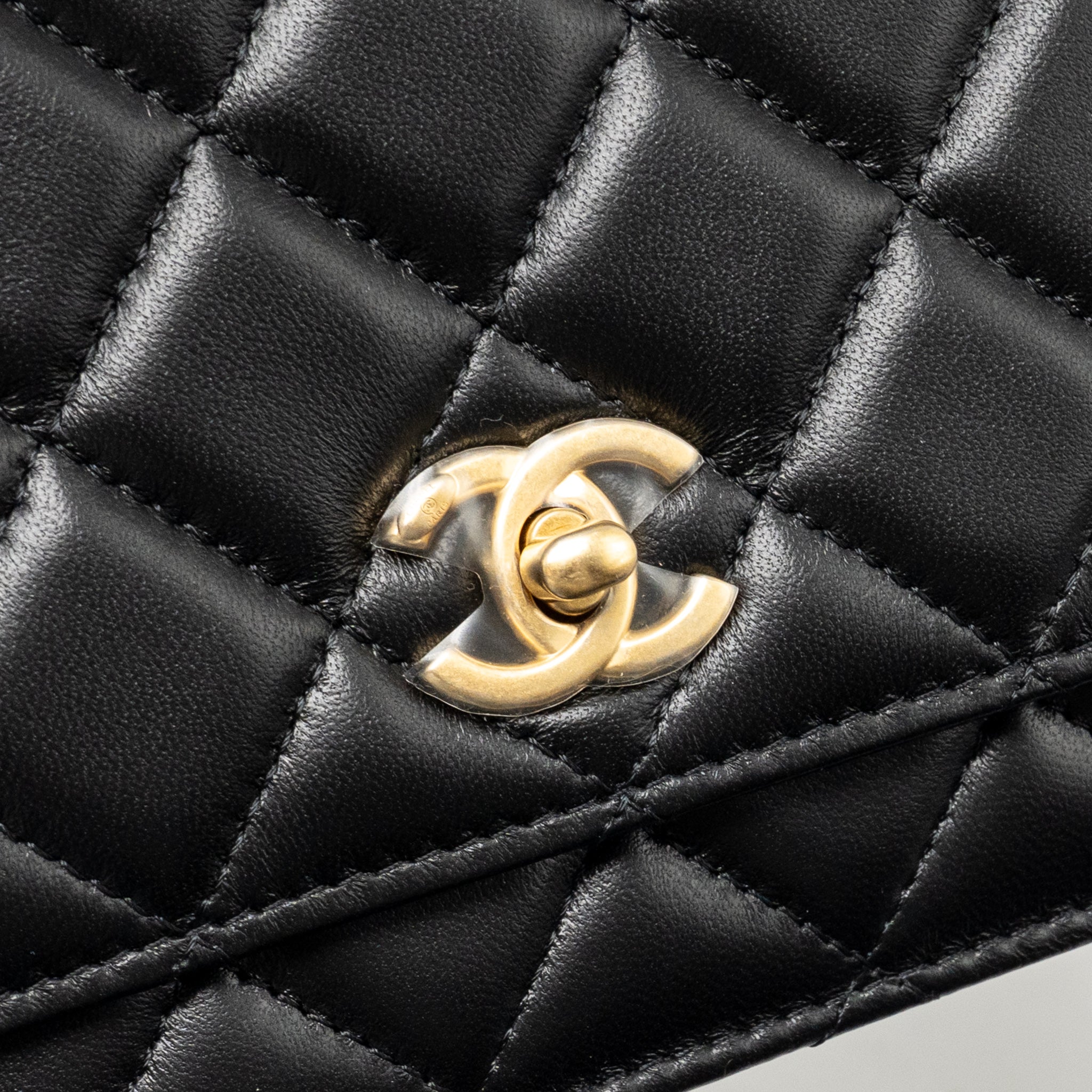 chanel-pearl-crush-wallet-on-chain-lambskin-black-ghwmicrochip-2