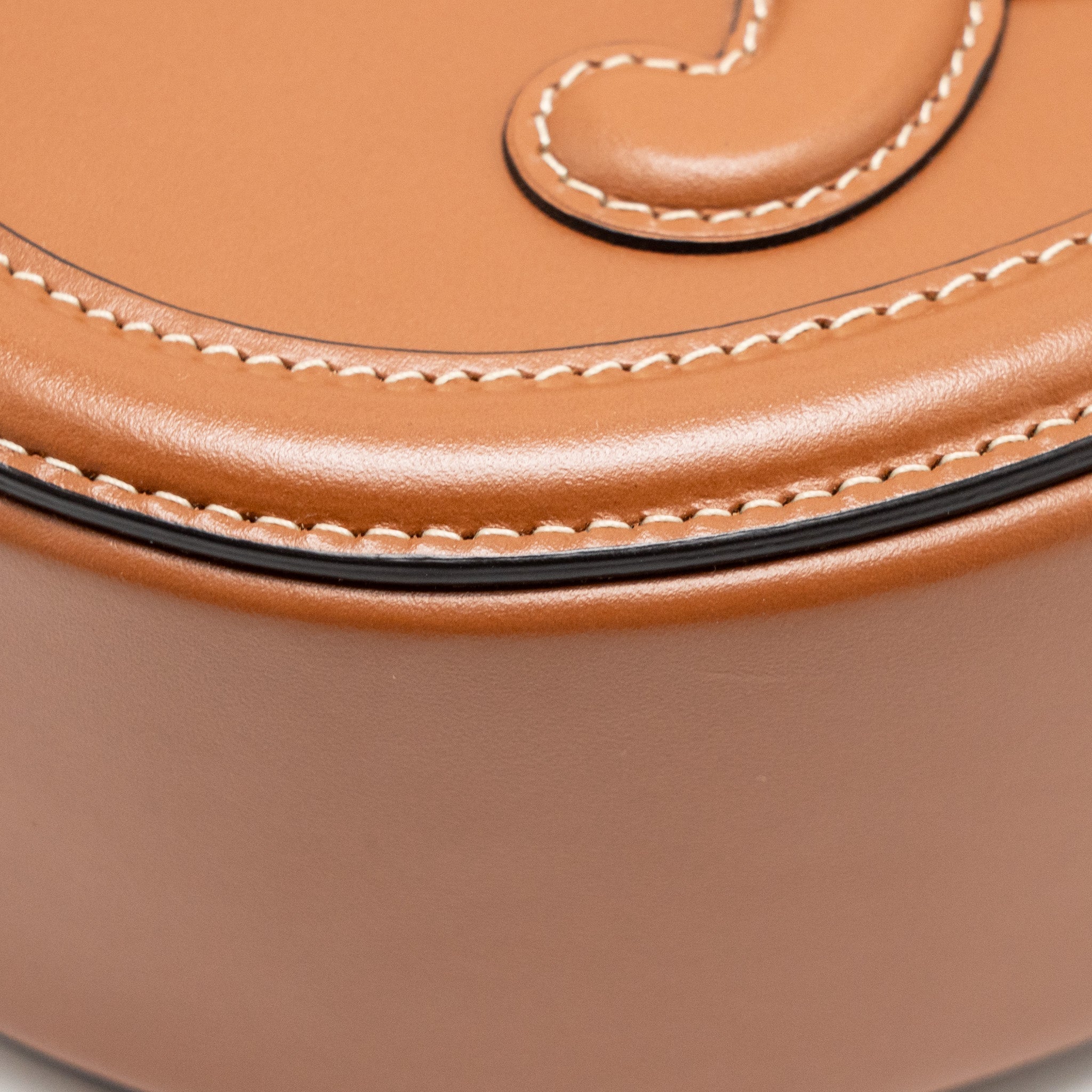 celine-oval-bag-triomphe-smooth-calfskin-tan-ghw