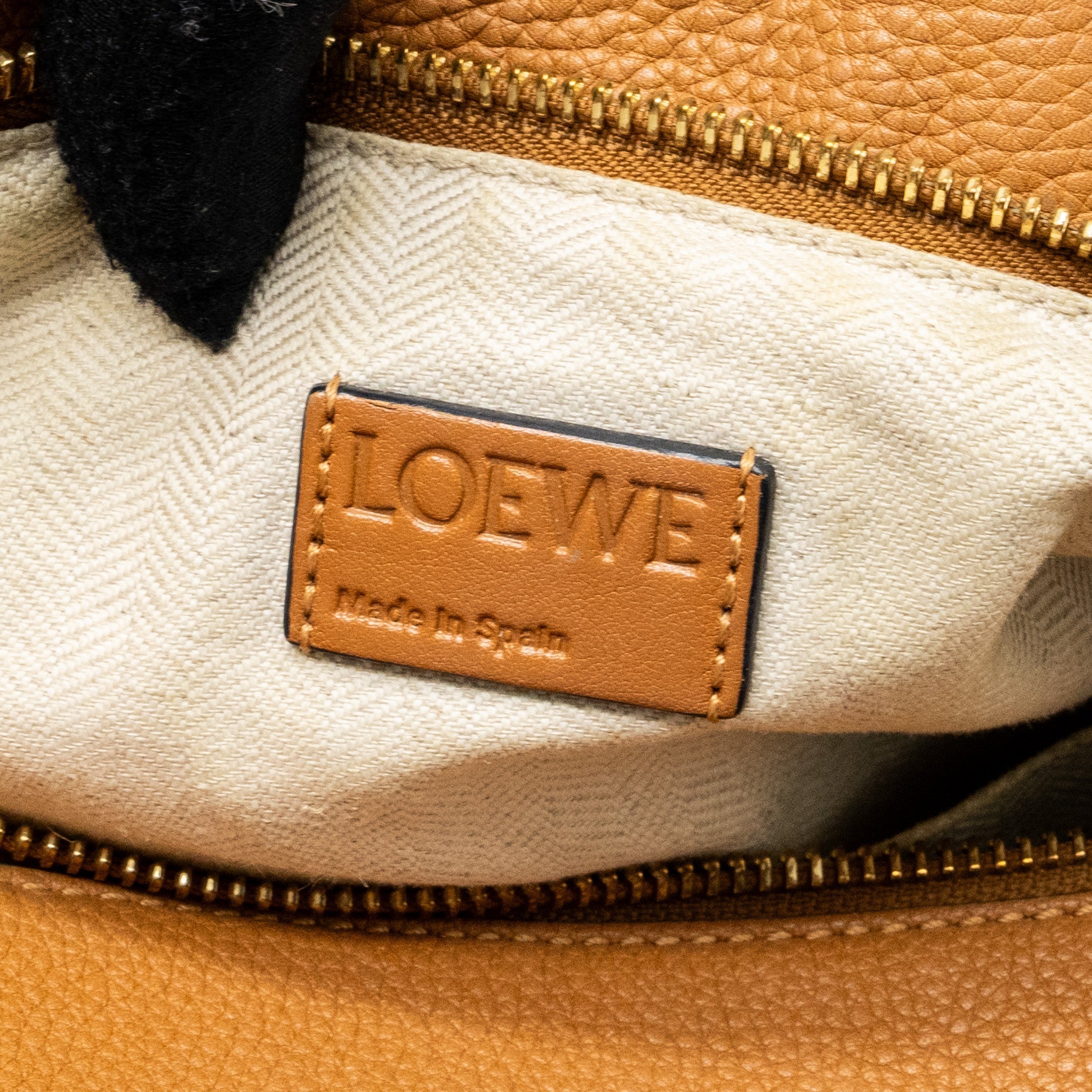 loewe-puzzle-bag-in-grained-calfskin-gold-ghw