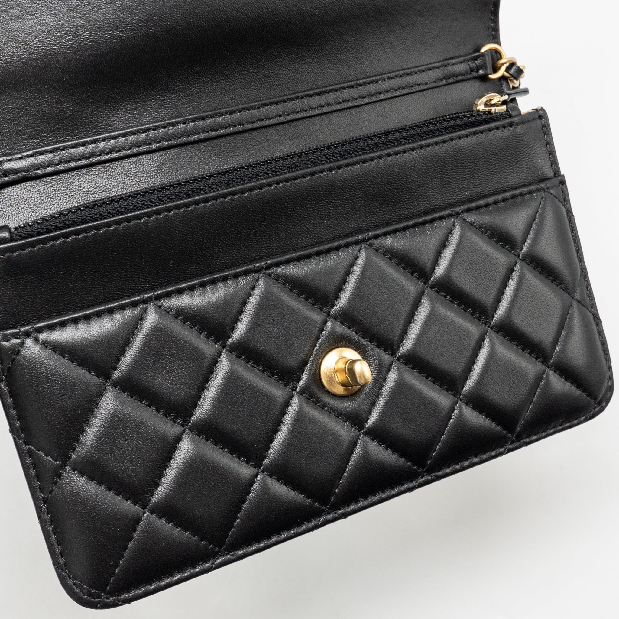 chanel-pearl-crush-wallet-on-chain-lambskin-black-ghwmicrochip-2