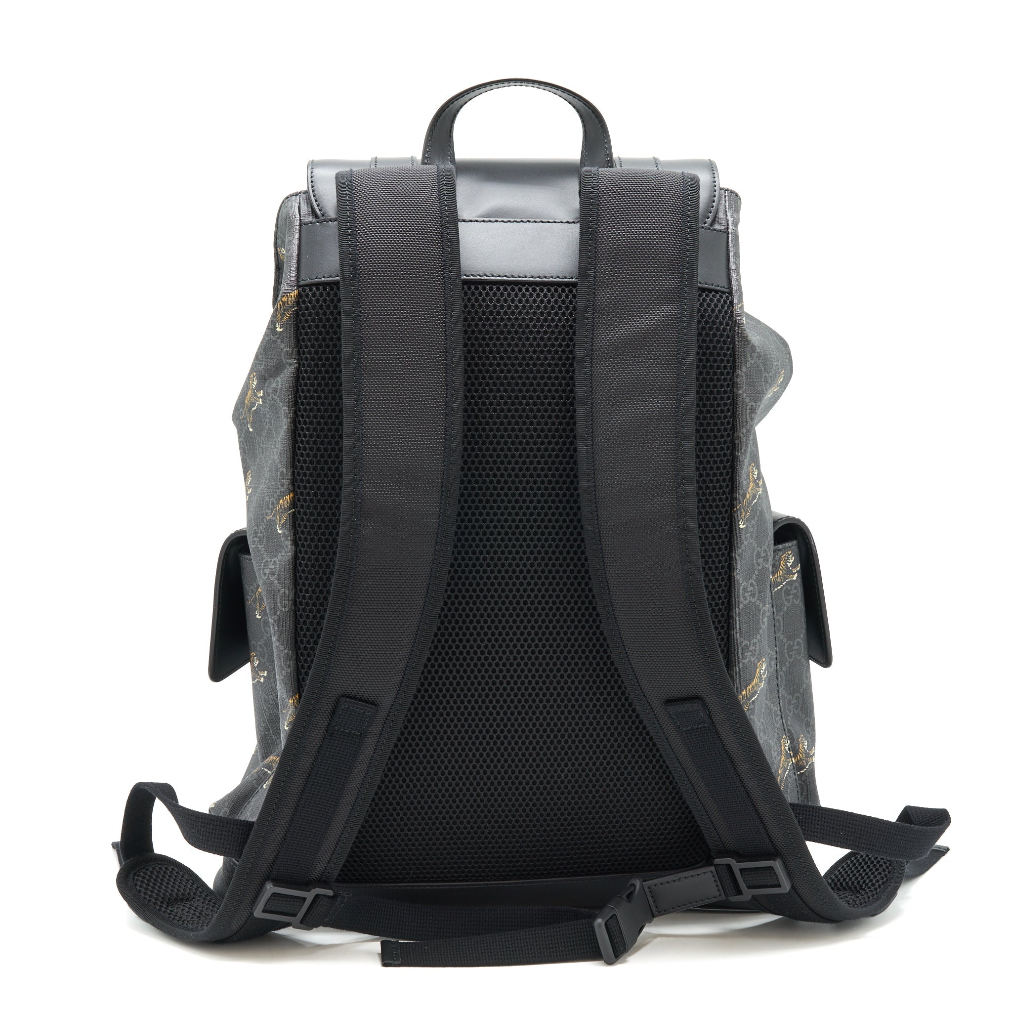 gucci-men-black-backpack-with-tiger-motifs