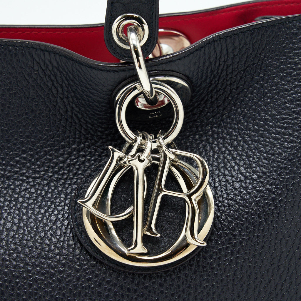 christian-dior-medium-diorissimo-tote-bag-black-grained-leather-shw