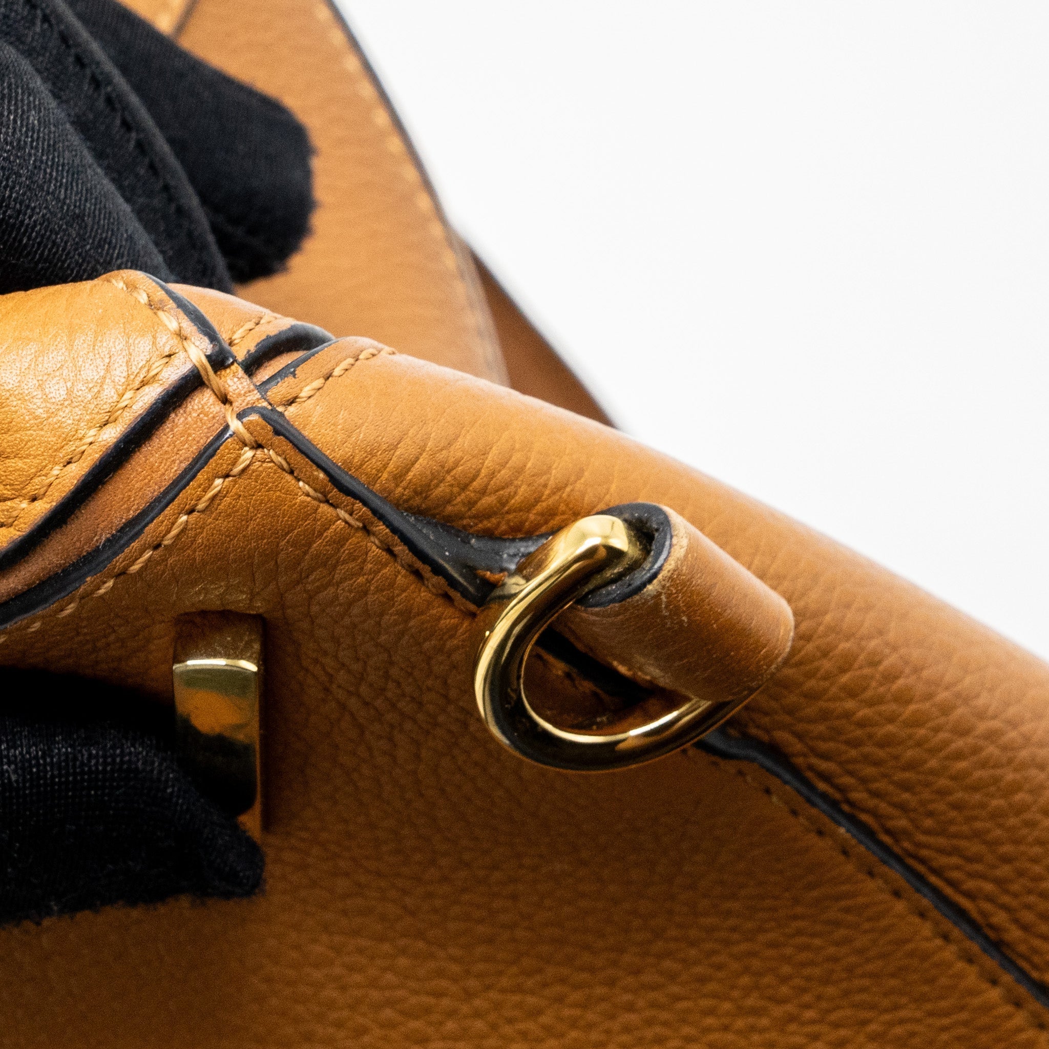 loewe-puzzle-bag-in-grained-calfskin-gold-ghw