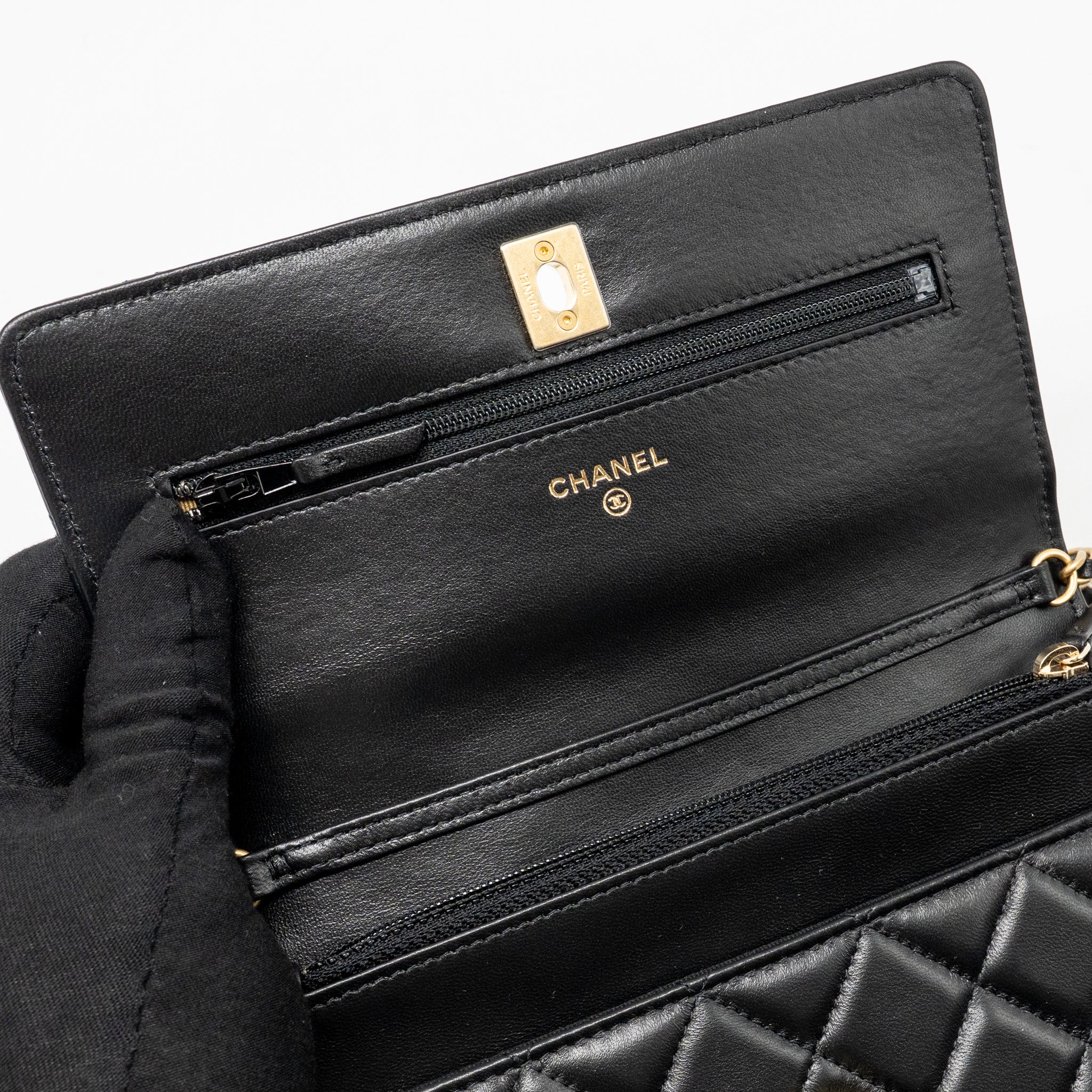 chanel-pearl-crush-wallet-on-chain-lambskin-black-ghwmicrochip-2