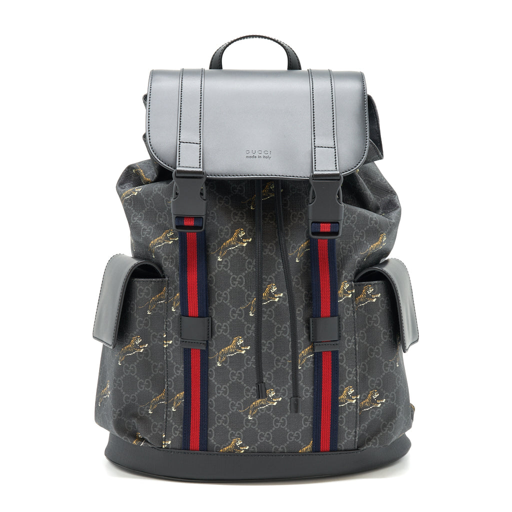 gucci-men-black-backpack-with-tiger-motifs