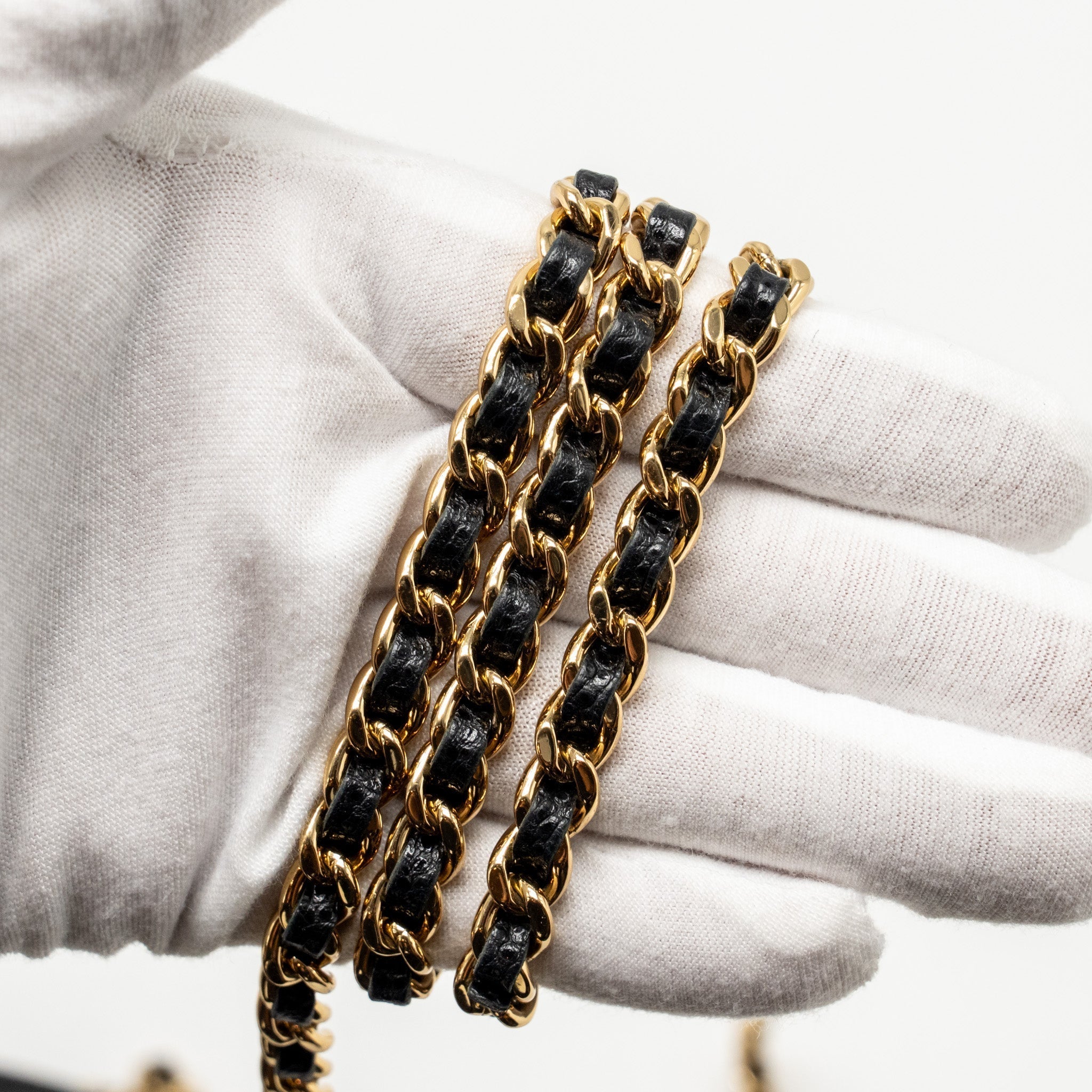 chanel-classic-wallet-on-chain-caviar-black-ghw-22