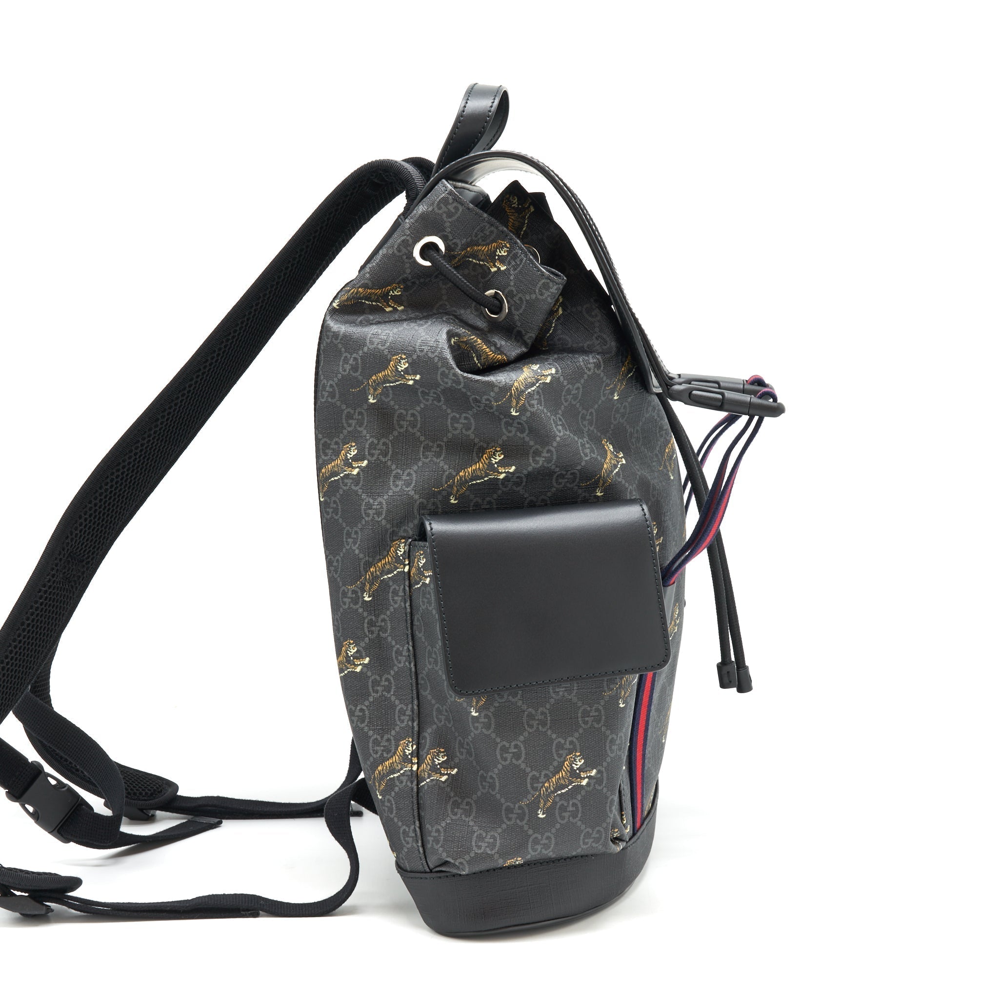 gucci-men-black-backpack-with-tiger-motifs