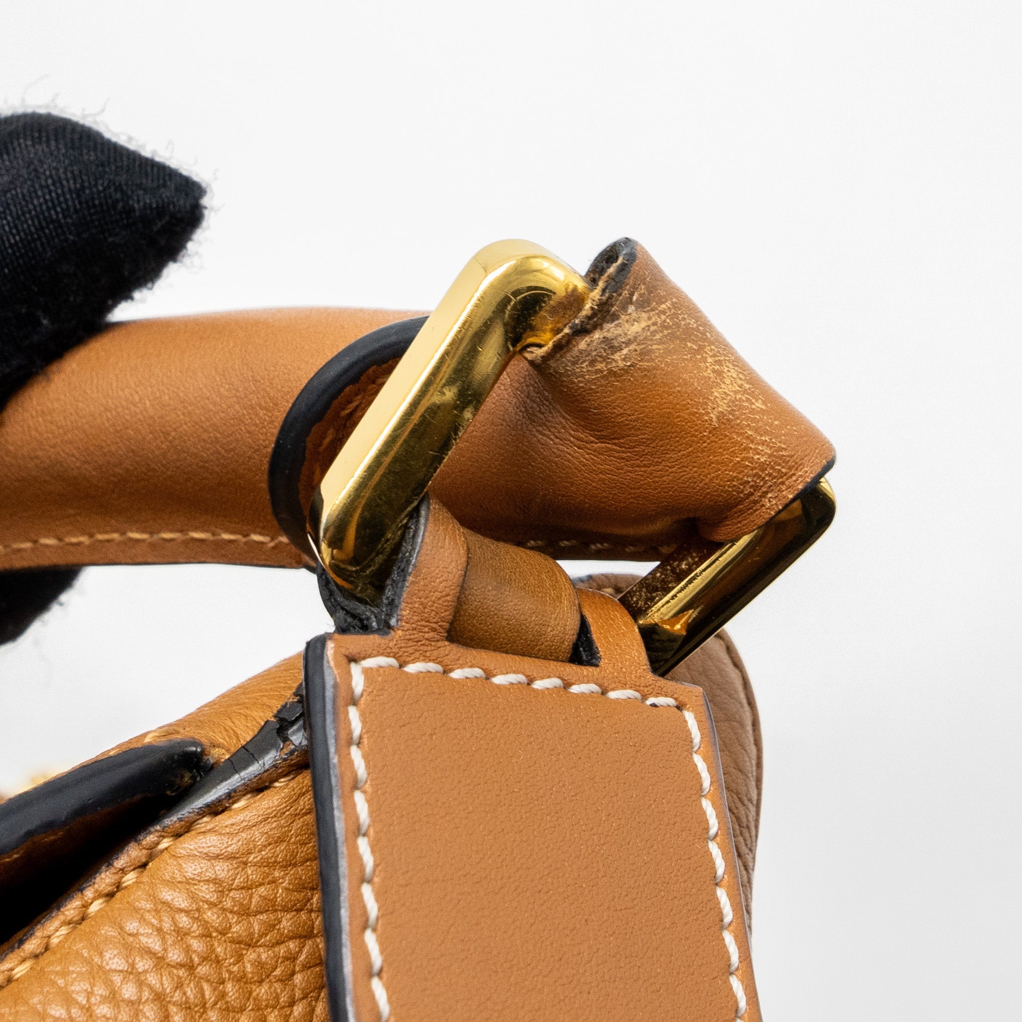 loewe-puzzle-bag-in-grained-calfskin-gold-ghw