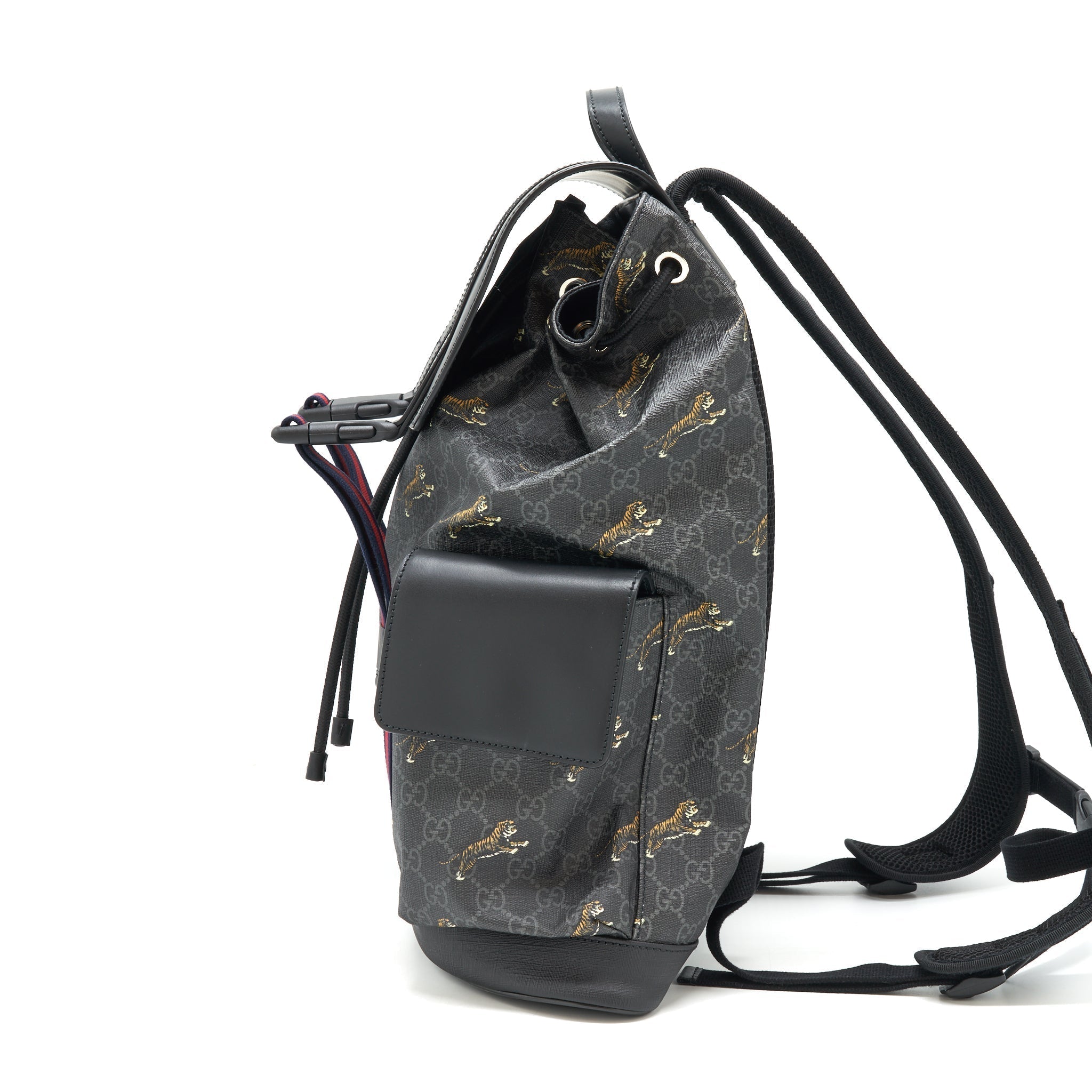 gucci-men-black-backpack-with-tiger-motifs