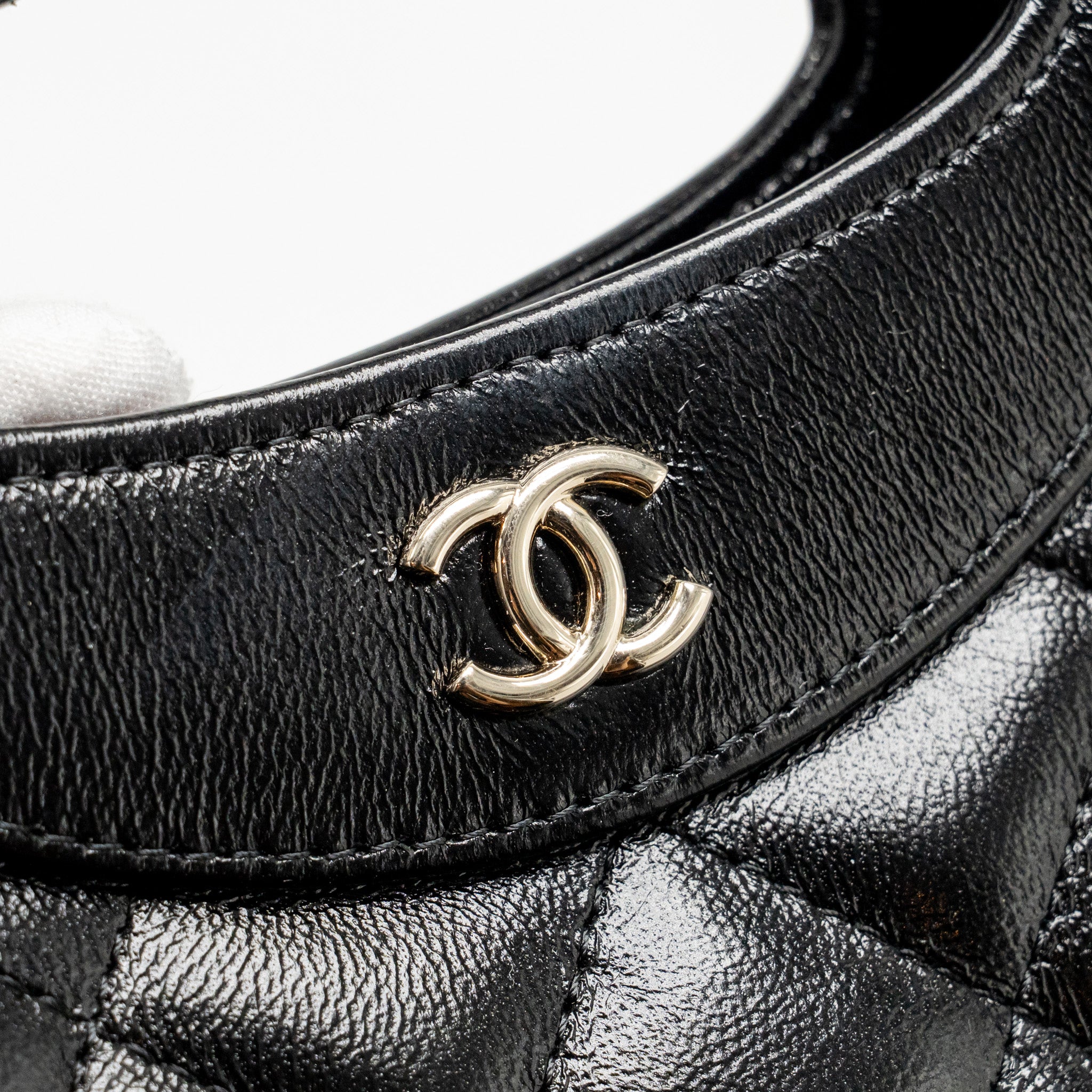 chanel-mini-31-clutch-with-chain-shiny-lambskin-black-lghw-microchip-1