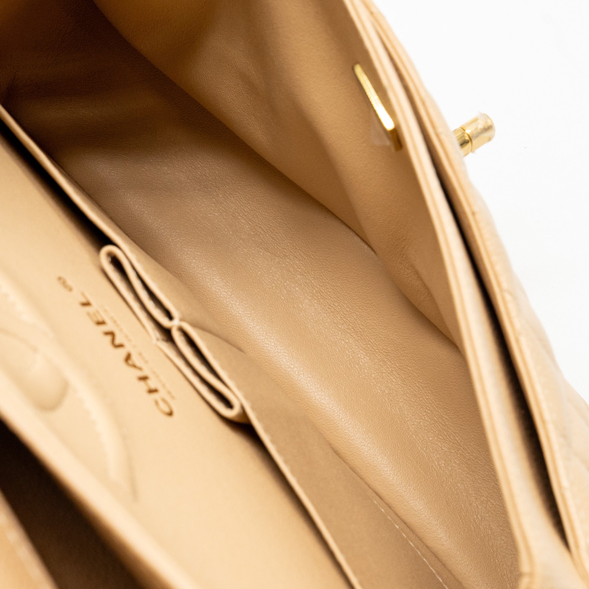 chanel-medium-classic-double-flap-bag-caviar-beige-ghwmicrochip-1