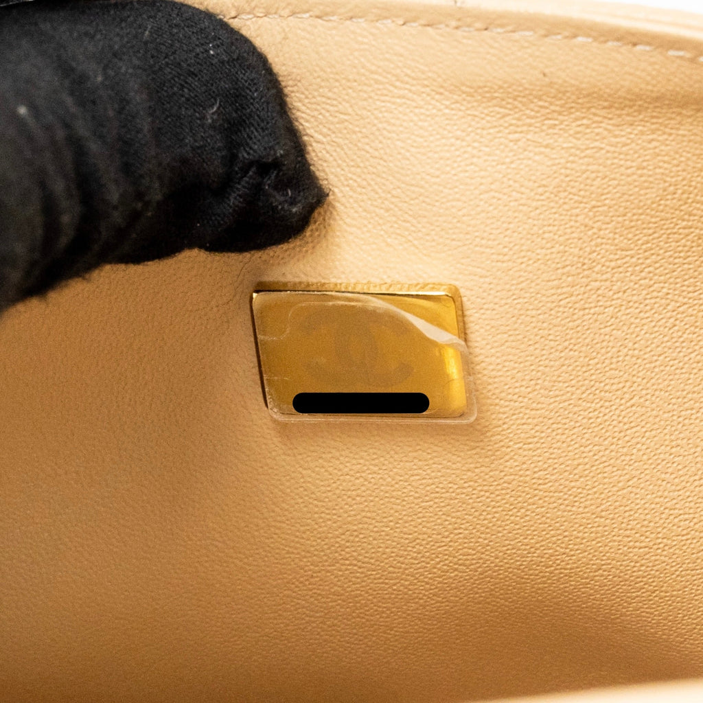 chanel-medium-classic-double-flap-bag-caviar-beige-ghwmicrochip-1