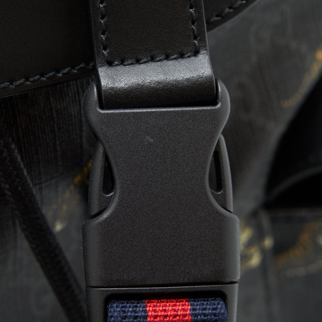 gucci-men-black-backpack-with-tiger-motifs
