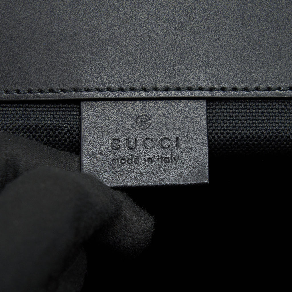 gucci-men-black-backpack-with-tiger-motifs