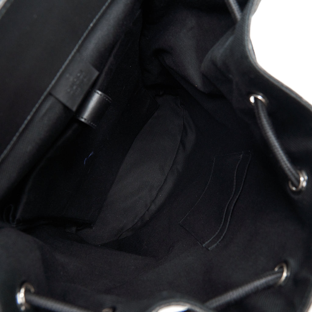 gucci-men-black-backpack-with-tiger-motifs