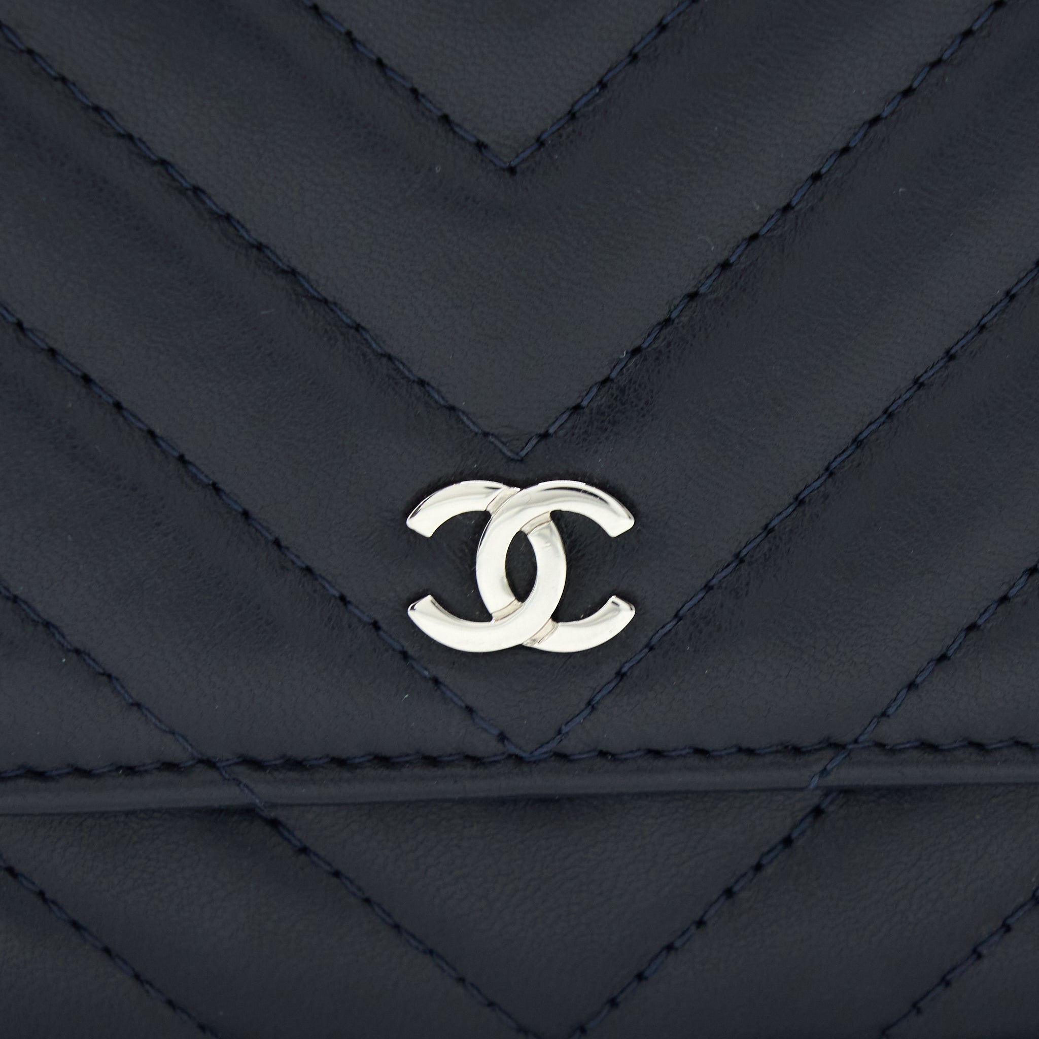 copy-of-chanel-wallet-on-chain-chevron-lambskin-navy-shw
