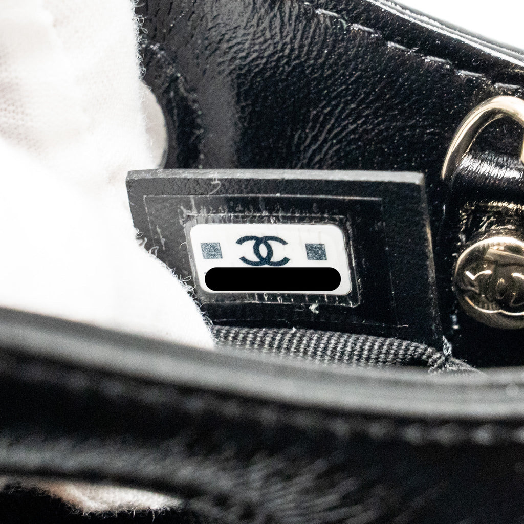 chanel-mini-31-clutch-with-chain-shiny-lambskin-black-lghw-microchip-1