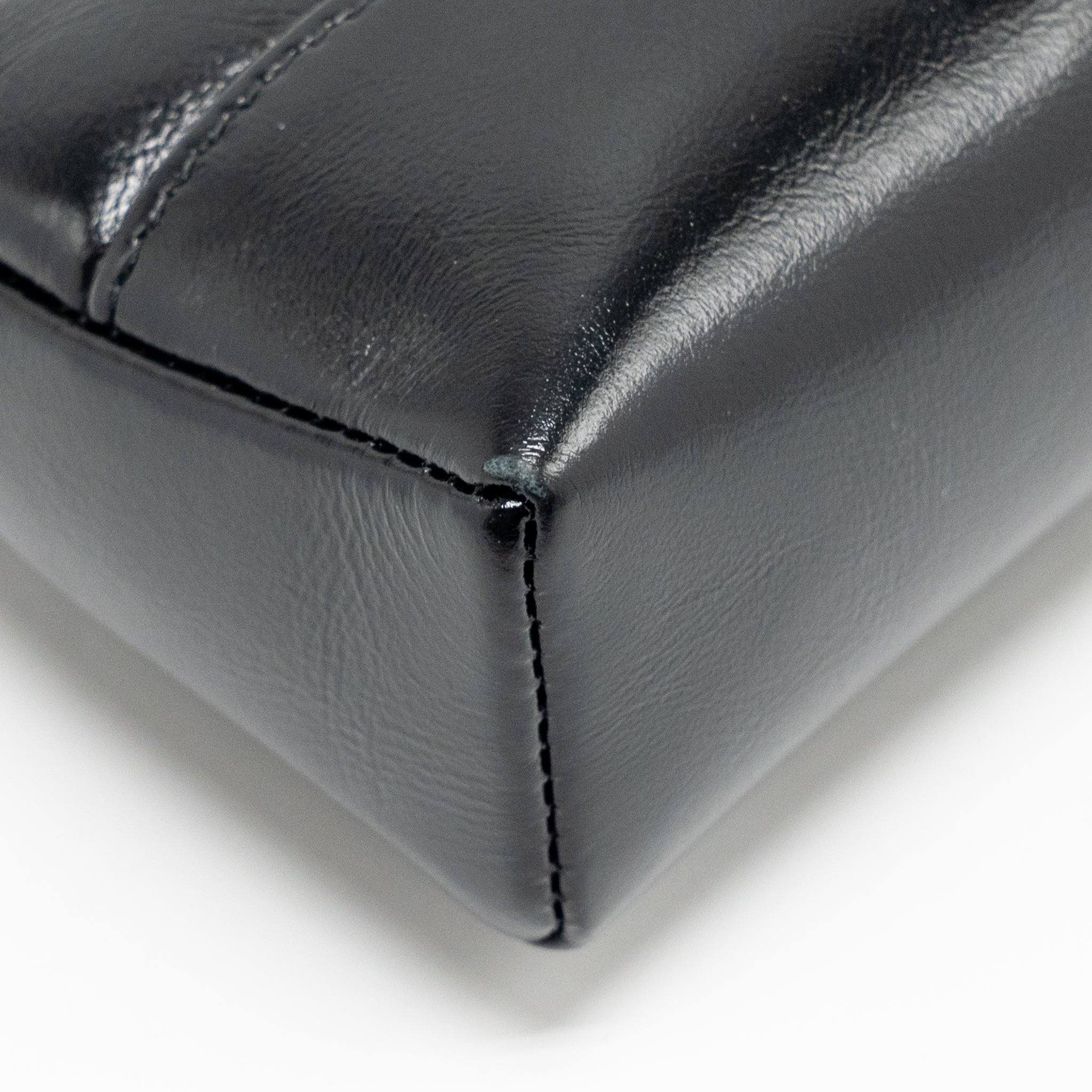 chanel-24c-mini-31-clutch-with-chain-shiny-calfskin-black-lghw-microchip-2