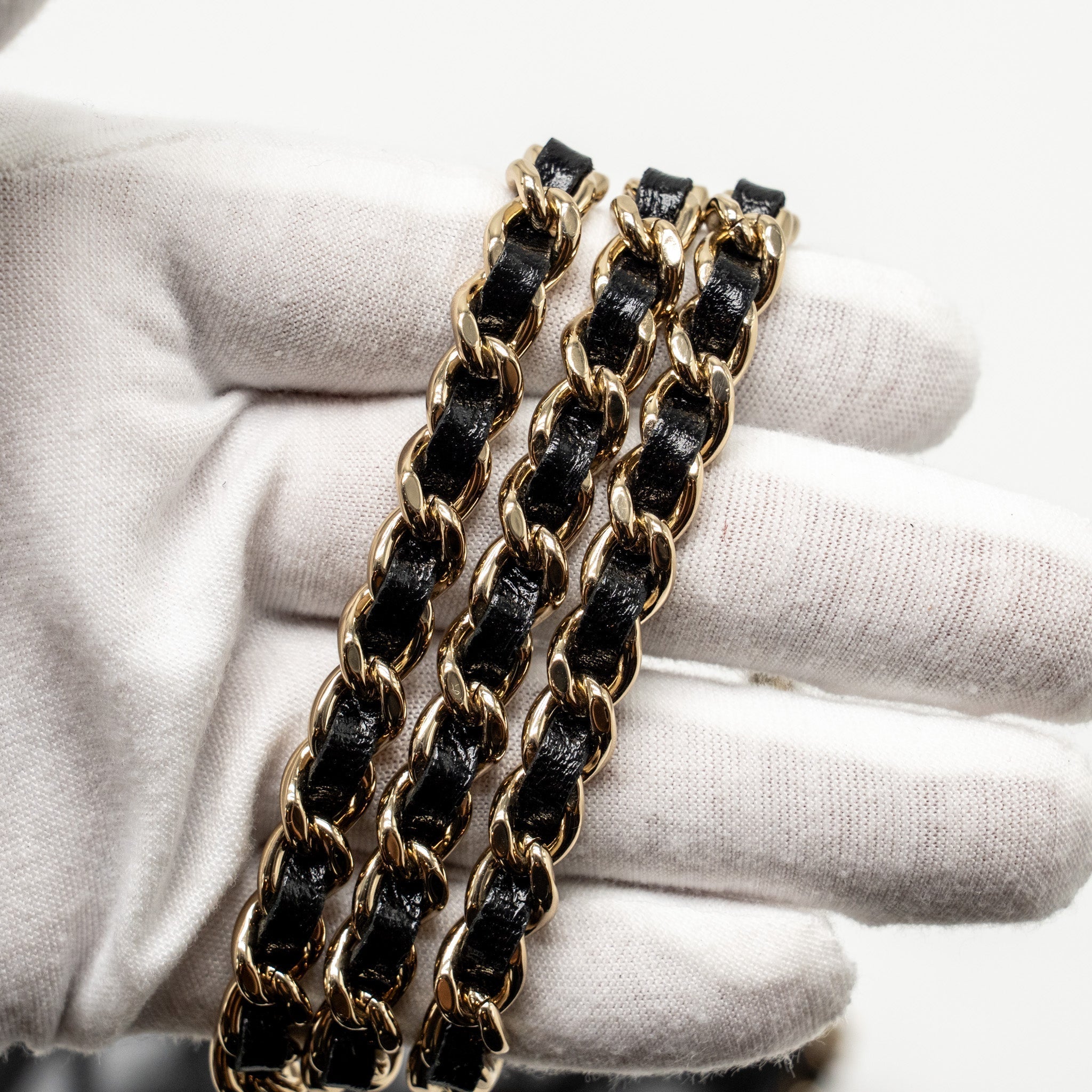 chanel-mini-31-clutch-with-chain-shiny-lambskin-black-lghw-microchip-1