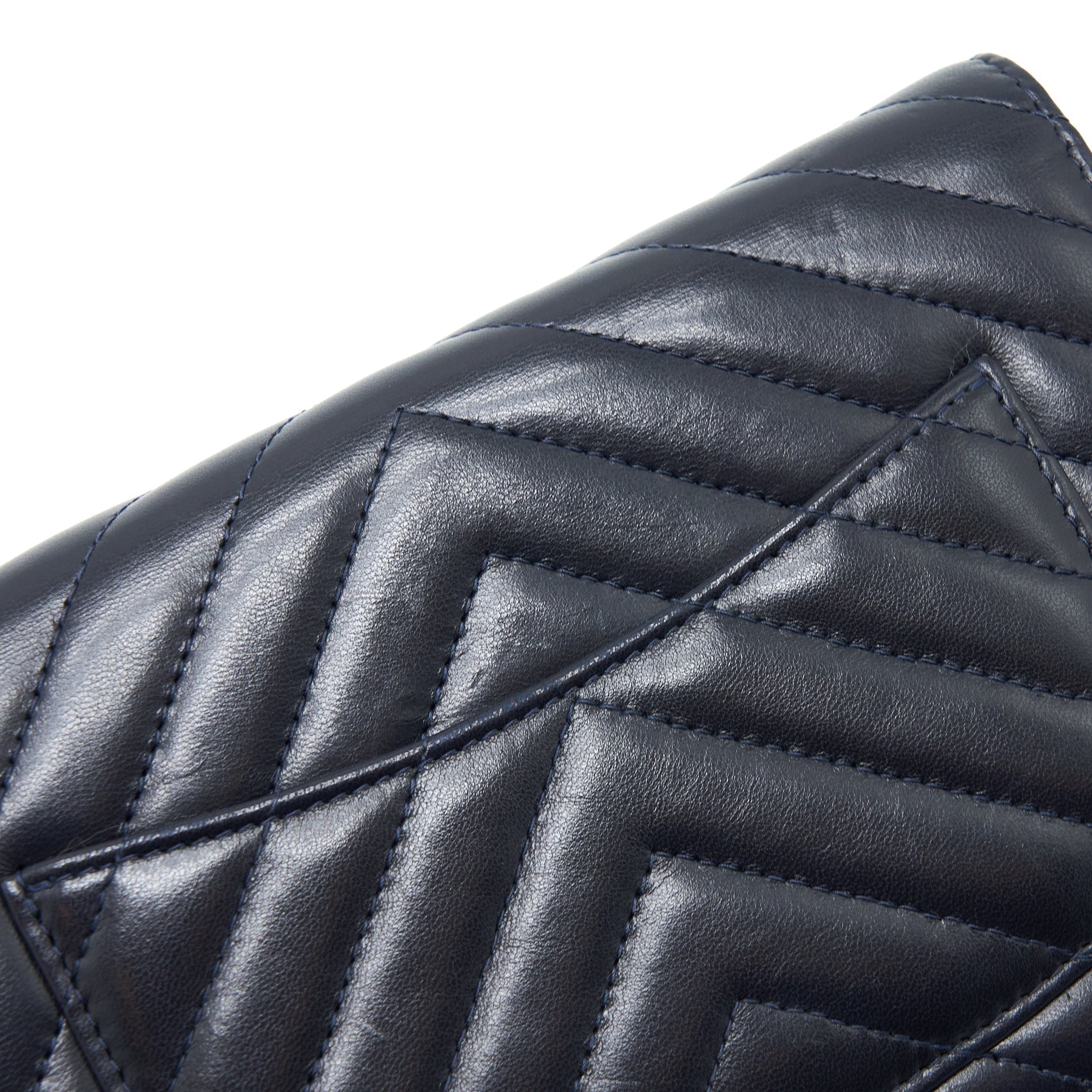copy-of-chanel-wallet-on-chain-chevron-lambskin-navy-shw