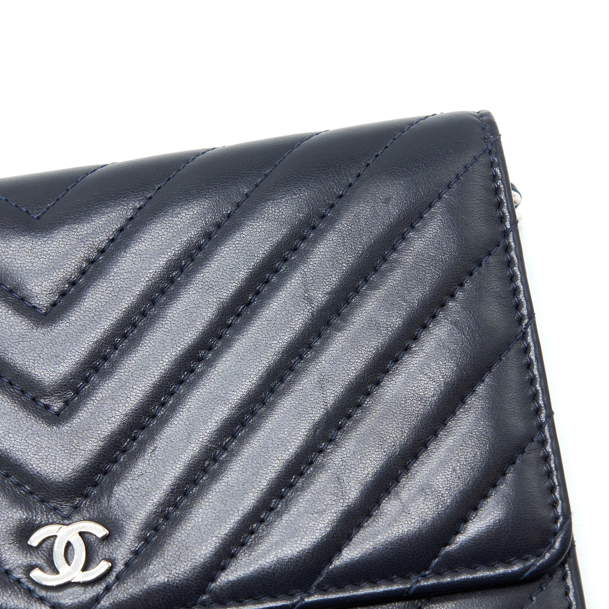 copy-of-chanel-wallet-on-chain-chevron-lambskin-navy-shw