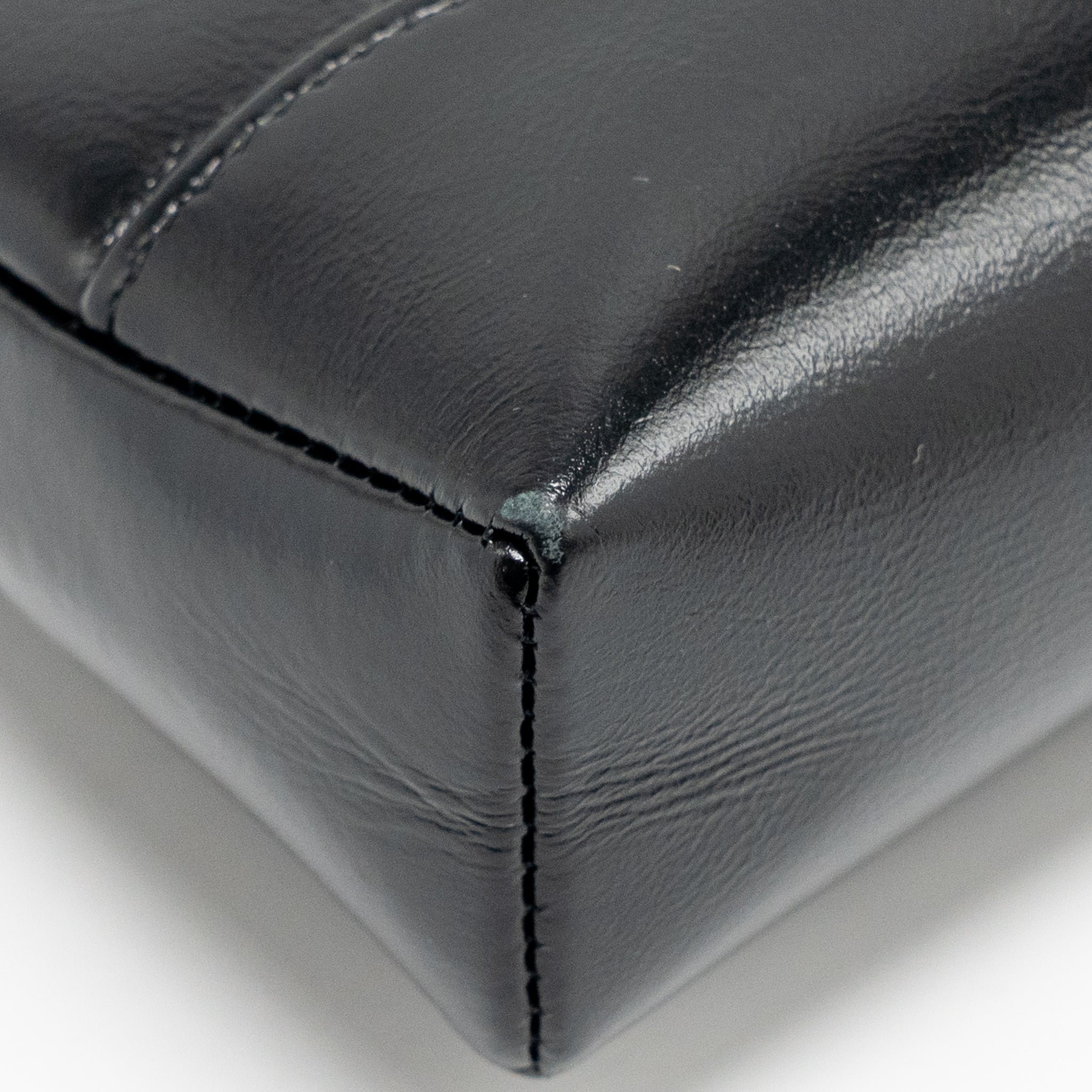chanel-24c-mini-31-clutch-with-chain-shiny-calfskin-black-lghw-microchip-2