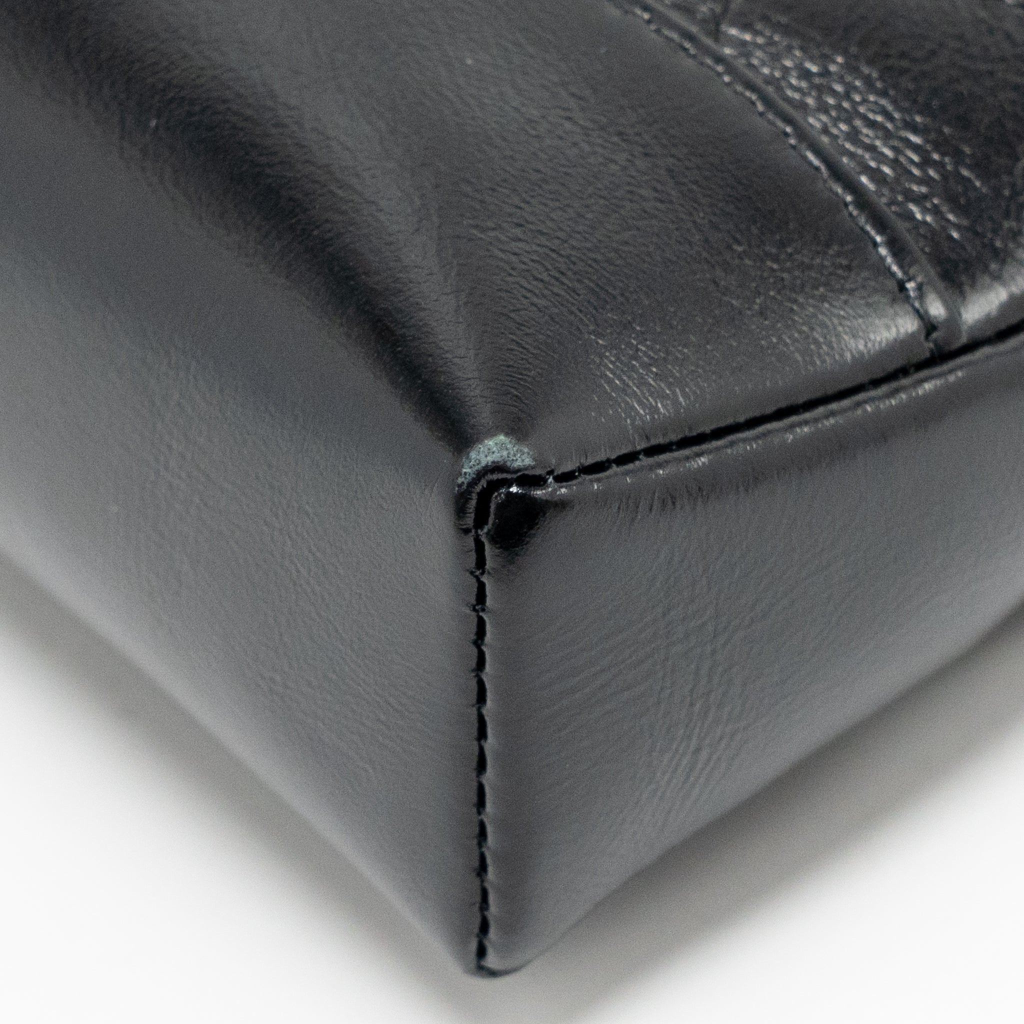 chanel-24c-mini-31-clutch-with-chain-shiny-calfskin-black-lghw-microchip-2